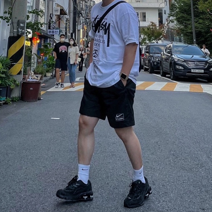 Nike x Supreme Shox Ride 2 SP Black, Stussy World Tour T-Shirt White 착용 스타일