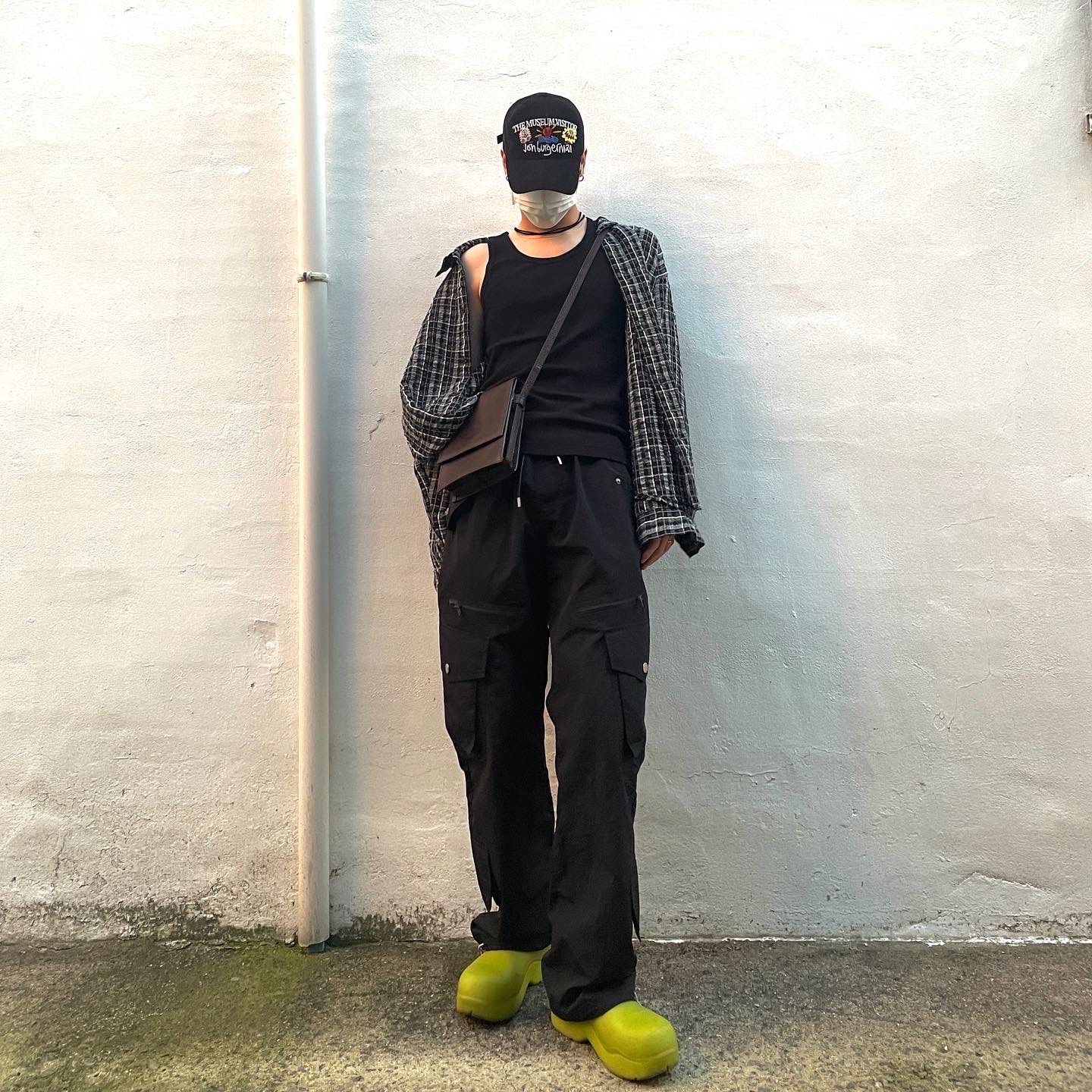 Bottega Veneta Puddle Ankle Boots Kiwi, Lemaire Small Satchel Bag Vegetable-Tanned Leather Black 착용 스타일