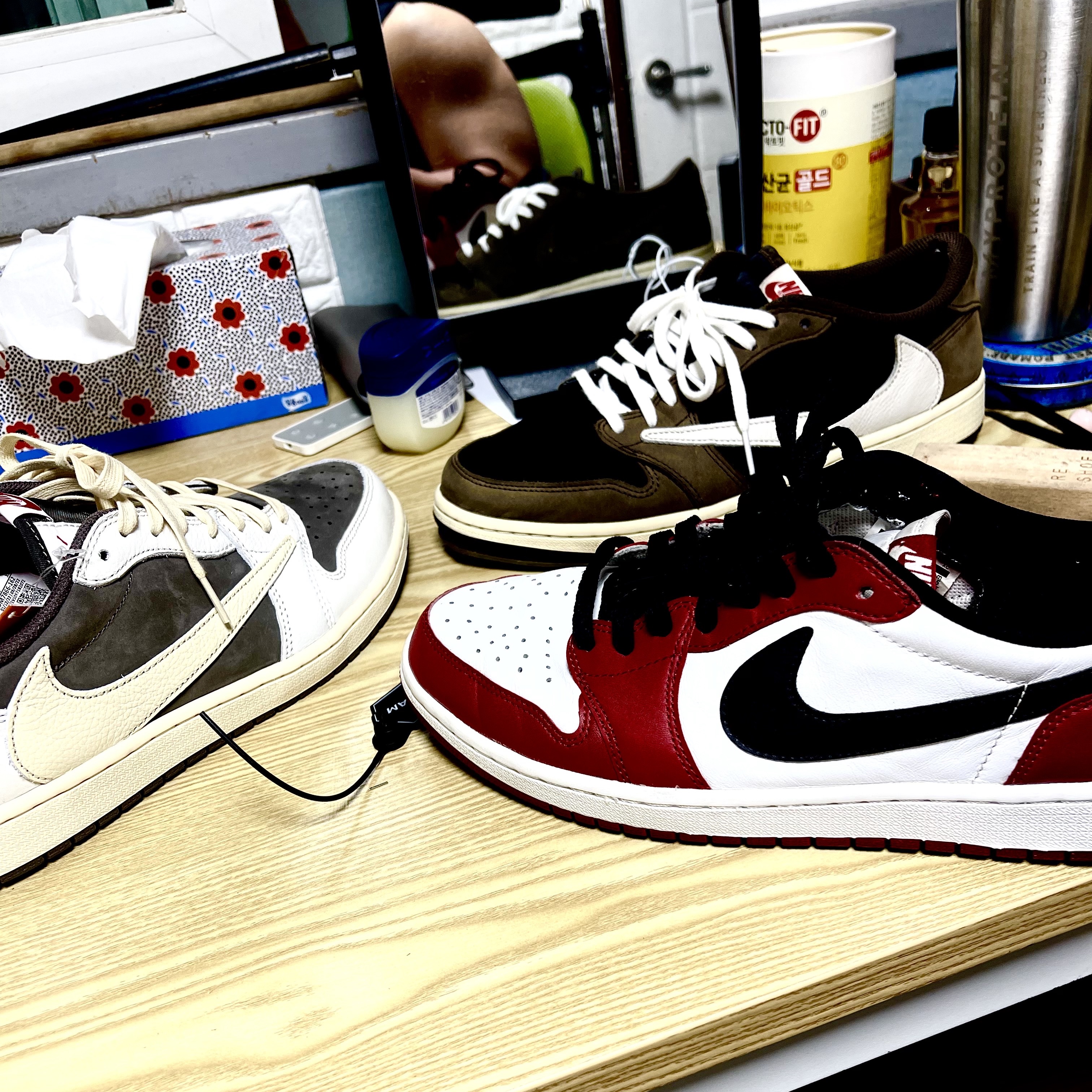 Jordan 1 x Travis Scott Retro Low OG SP Sail and Ridgerock, Jordan 1 x Travis Scott Retro Low OG SP Mocha 착용 스타일