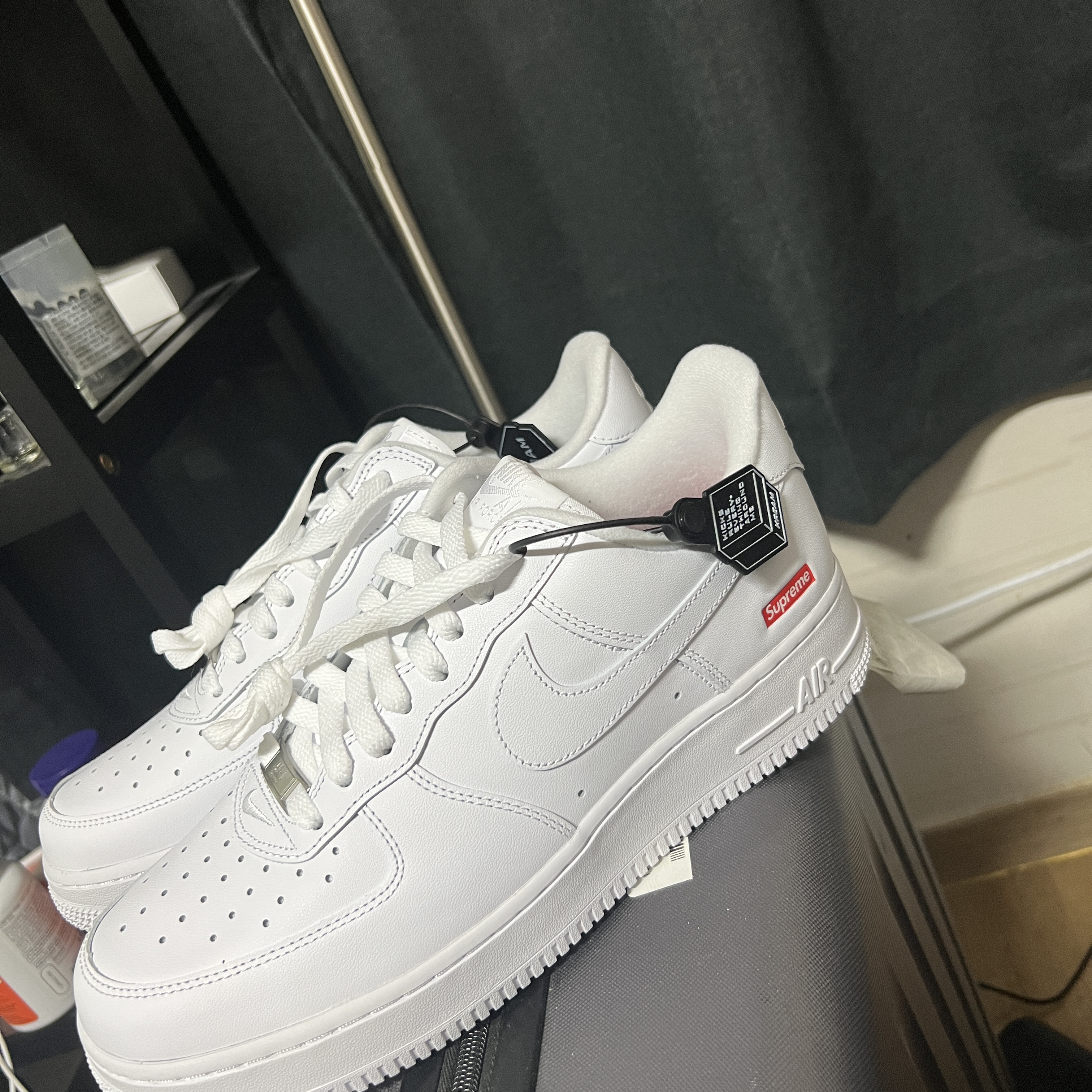 Nike x Supreme Air Force 1 Low White 착용 스타일