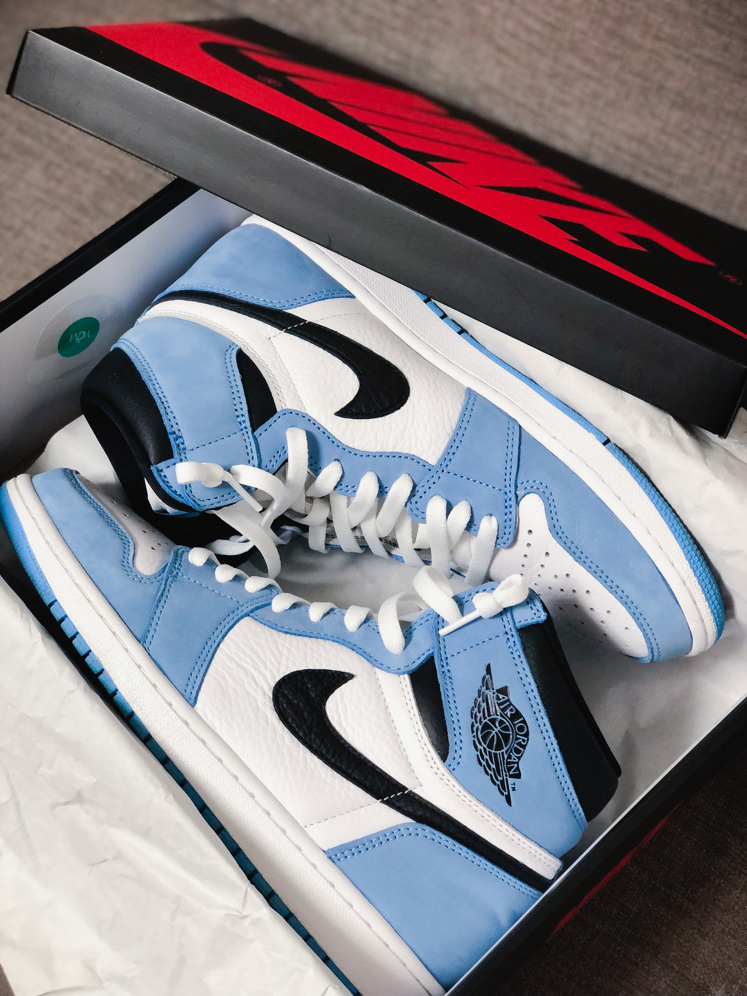 Jordan 1 Retro High OG University Blue, Jordan 1 Retro High OG Light Smoke Grey 착용 스타일 - 1