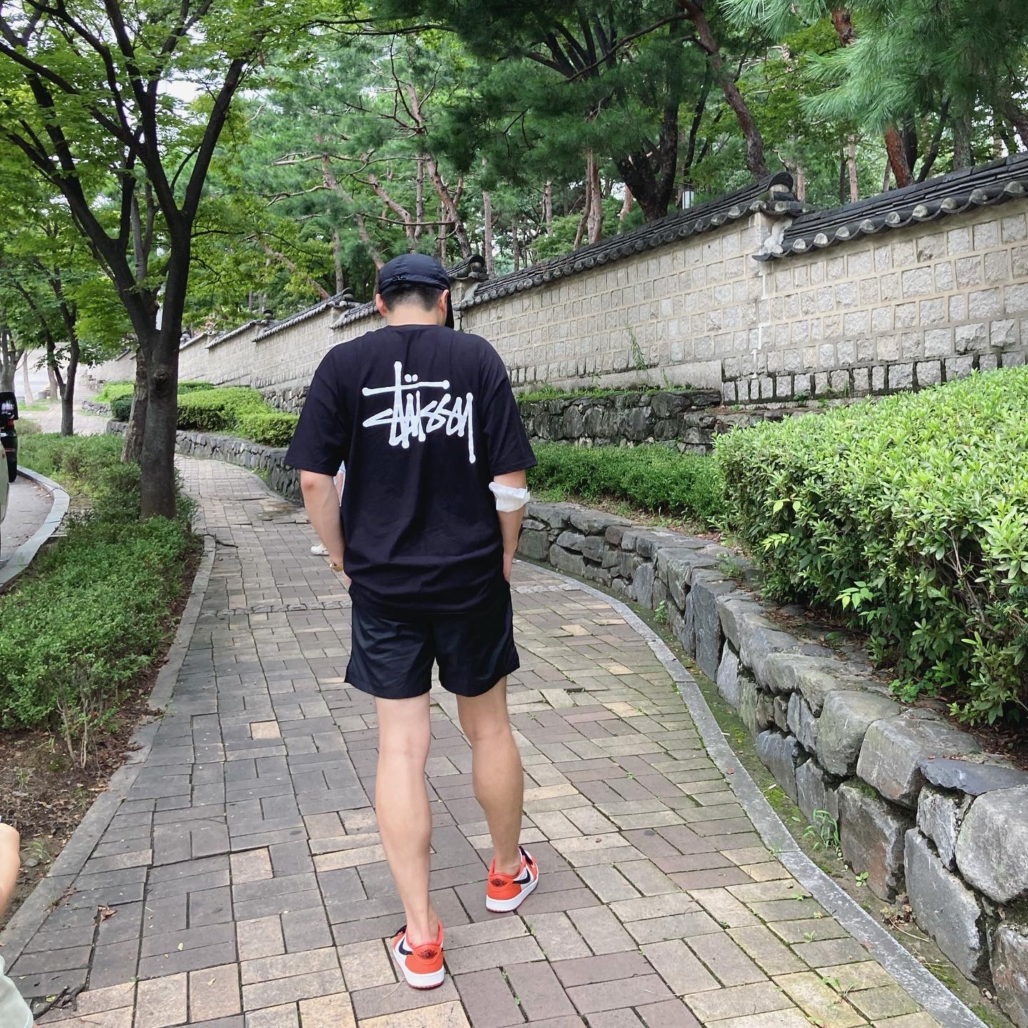 Stone Island 99576 Nylon Metal 6-Panel Cap Black, Stussy Basic Stussy T-Shirt Black 2022 착용 스타일 - 1