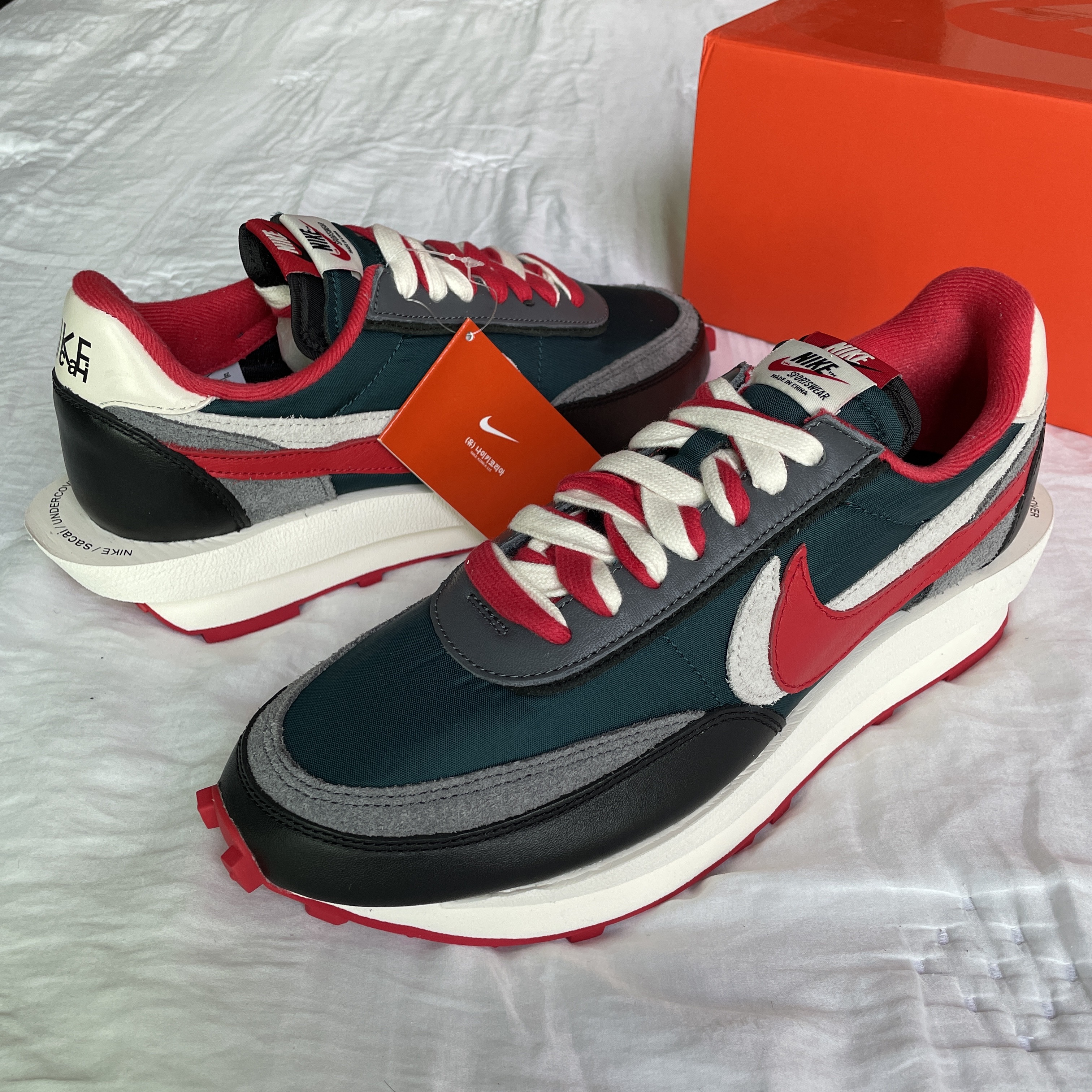 Nike x Sacai x Undercover LDWaffle Midnight Spruce University Red 착용 스타일