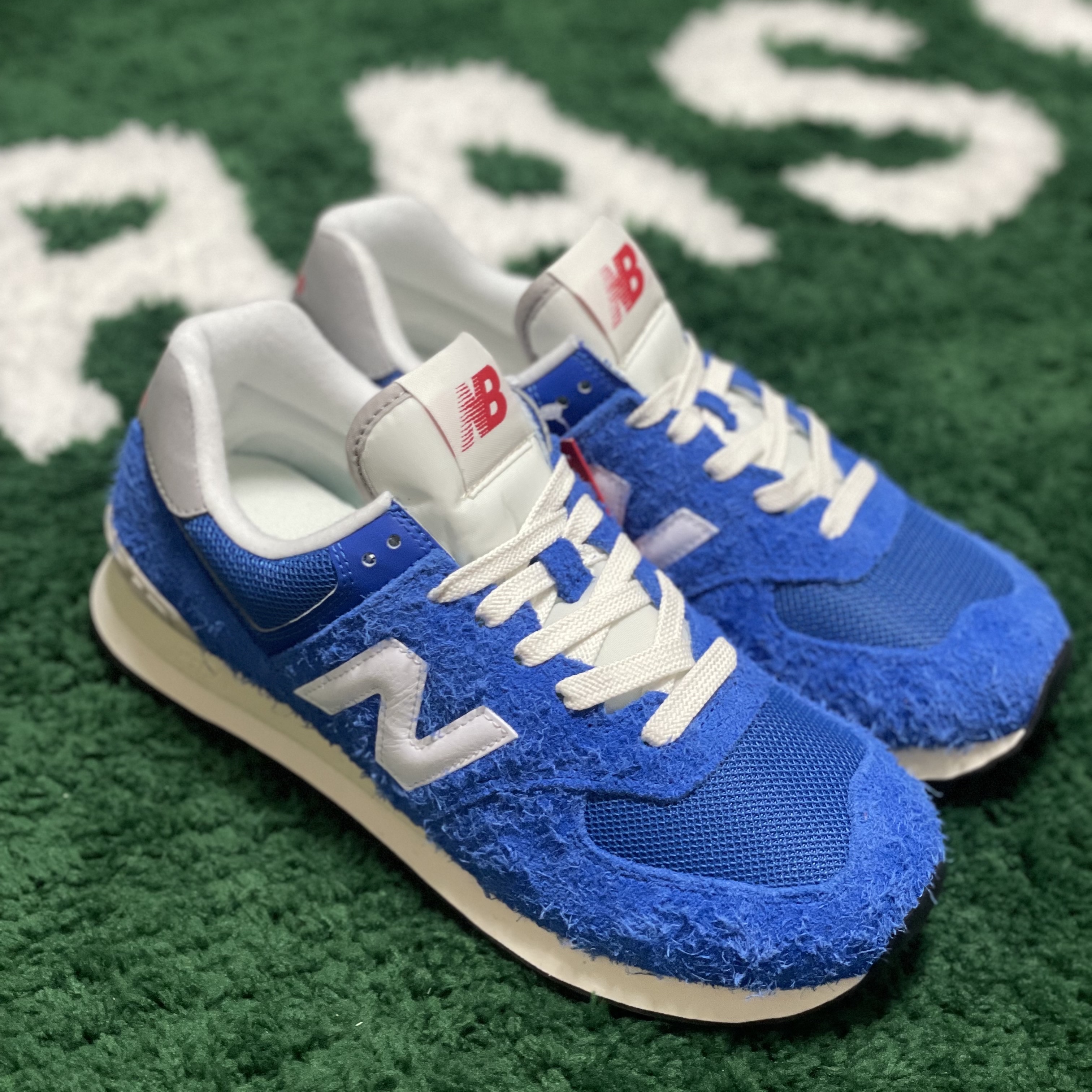 New Balance 574 Heritage Blue White 착용 스타일 - 1