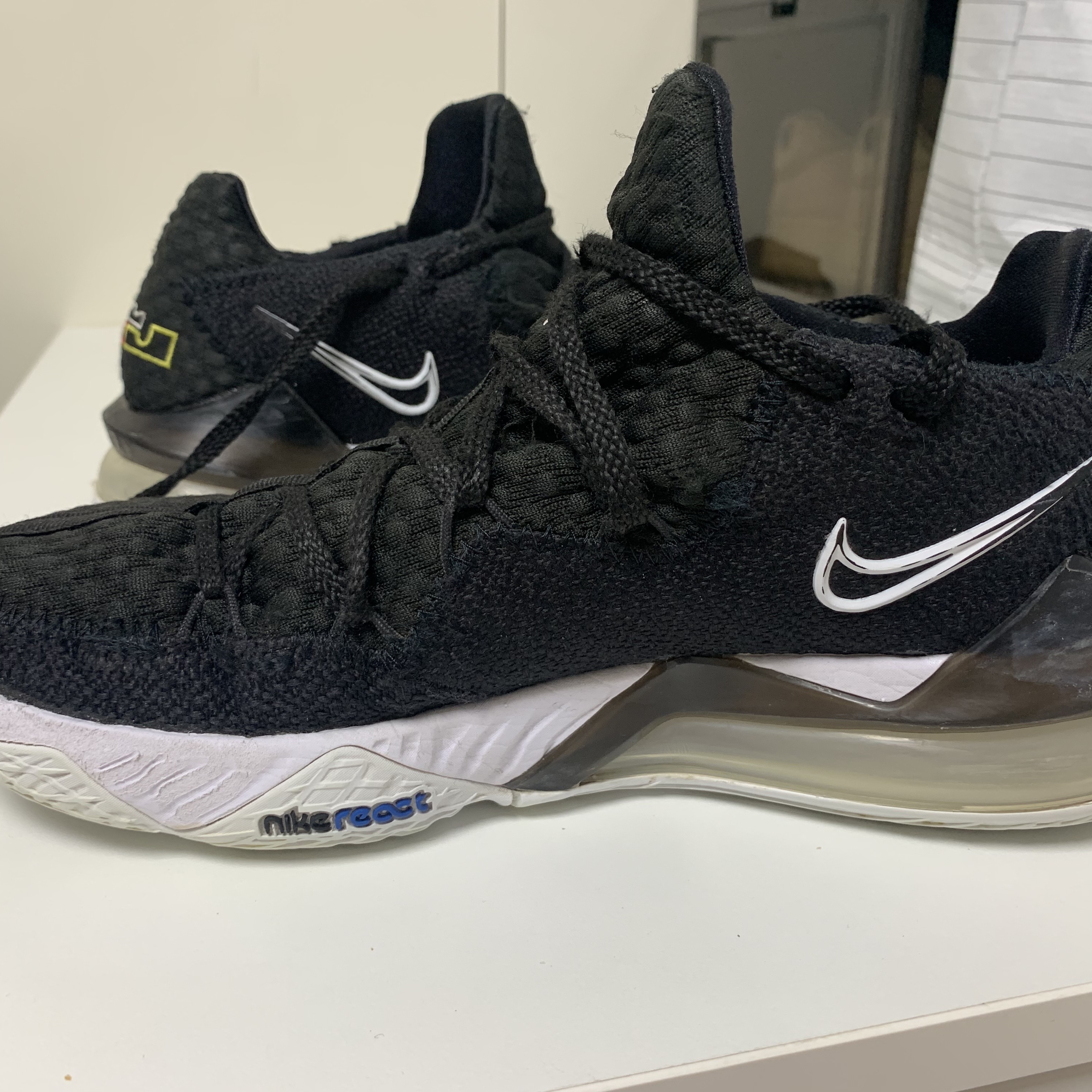 Nike LeBron 17 Low Black White Multi-Color 착용 스타일