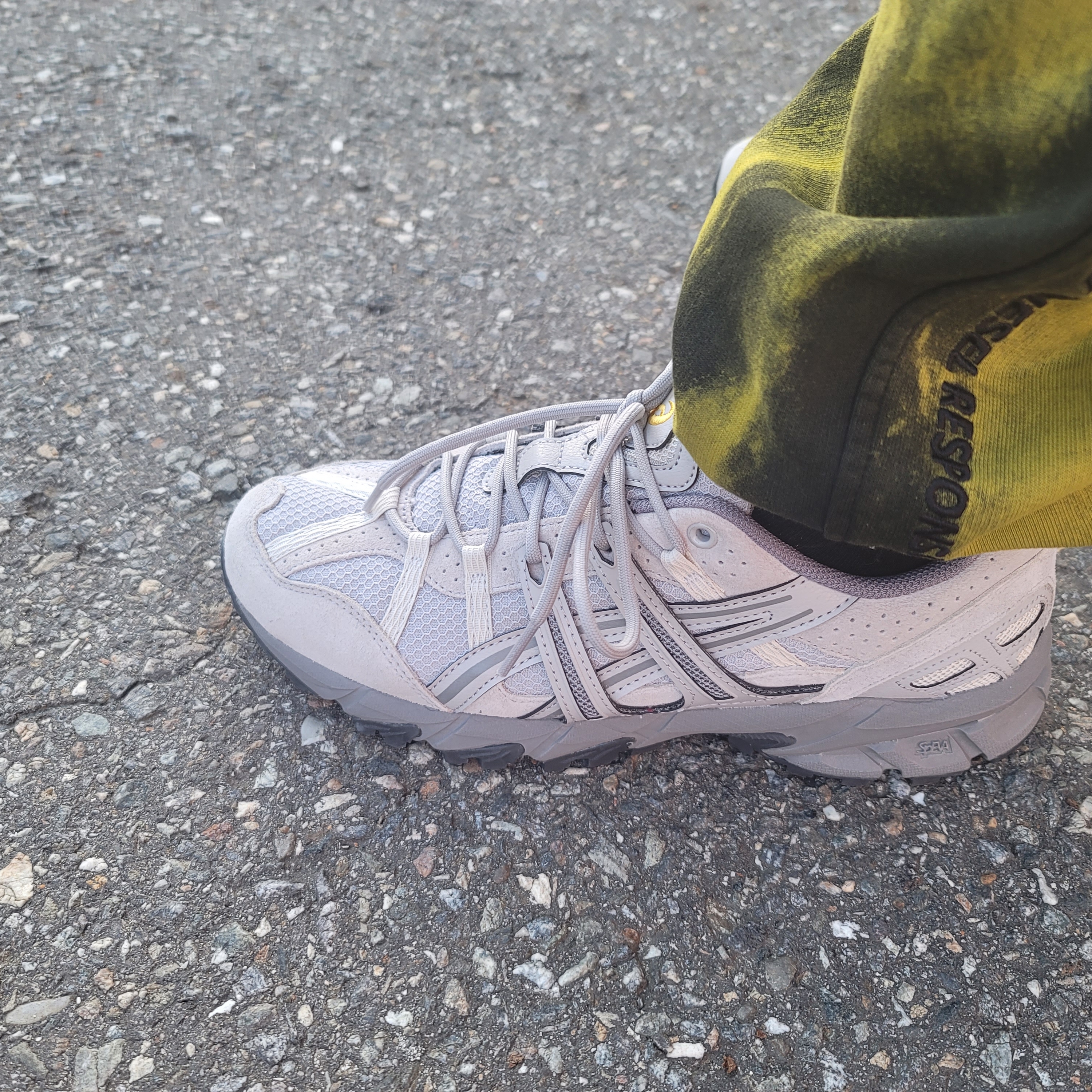 Asics Gel-Sonoma 15-50 Oyster Grey, Stussy Fire Dice T-Shirt Black 착용 스타일 - 1