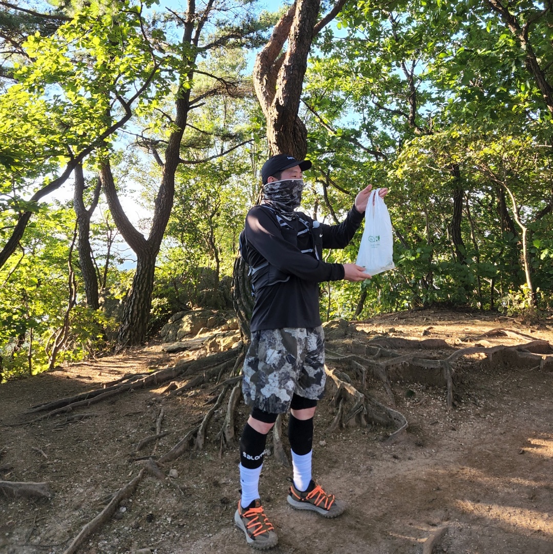 Nike x Drake Nocta NRG CL Socks White, Nike ACG Mountain Fly Low Gore-Tex SE Hazel Rush 착용 스타일