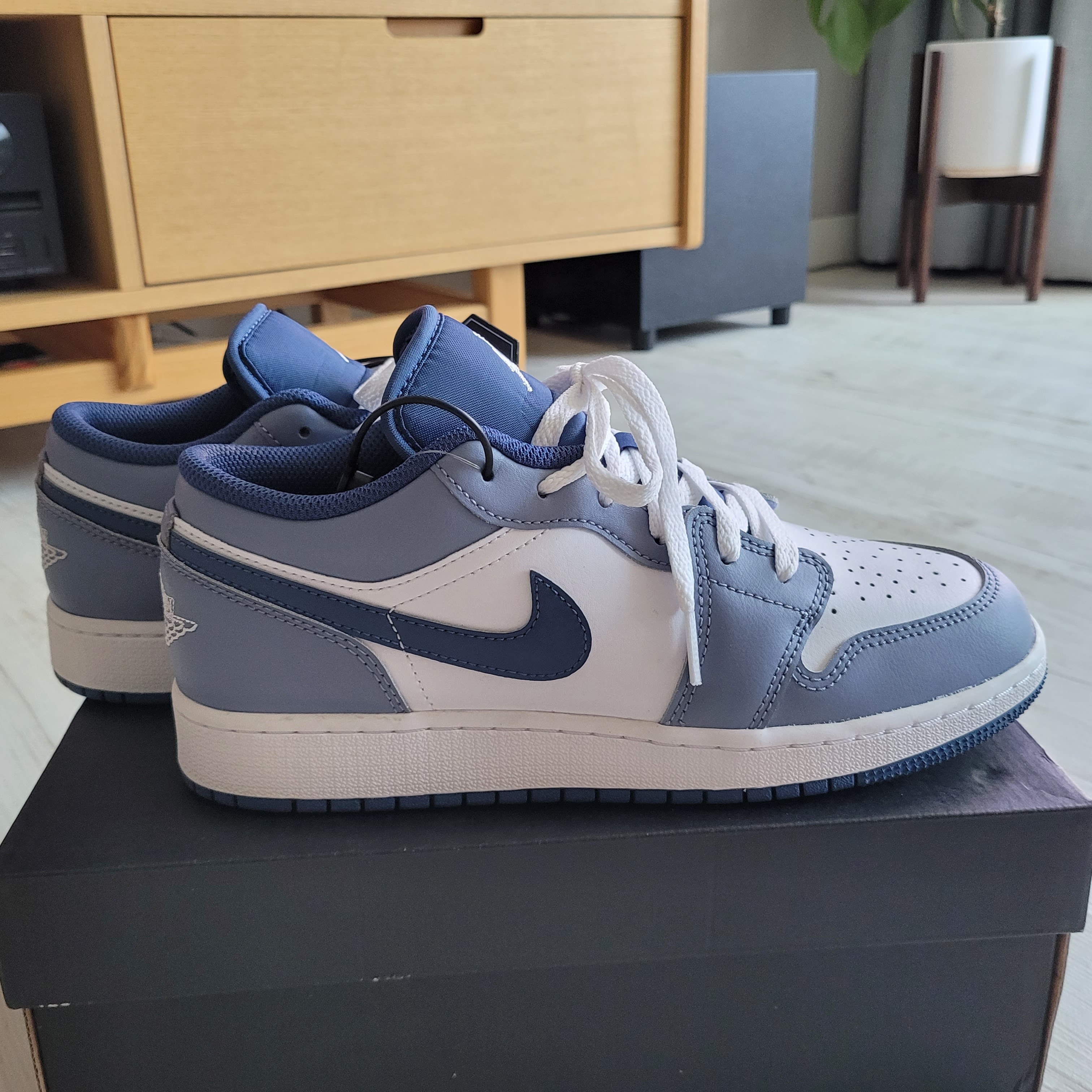 (GS) Jordan 1 Low SE Ashen Slate and Mystic Navy 착용 스타일 - 2