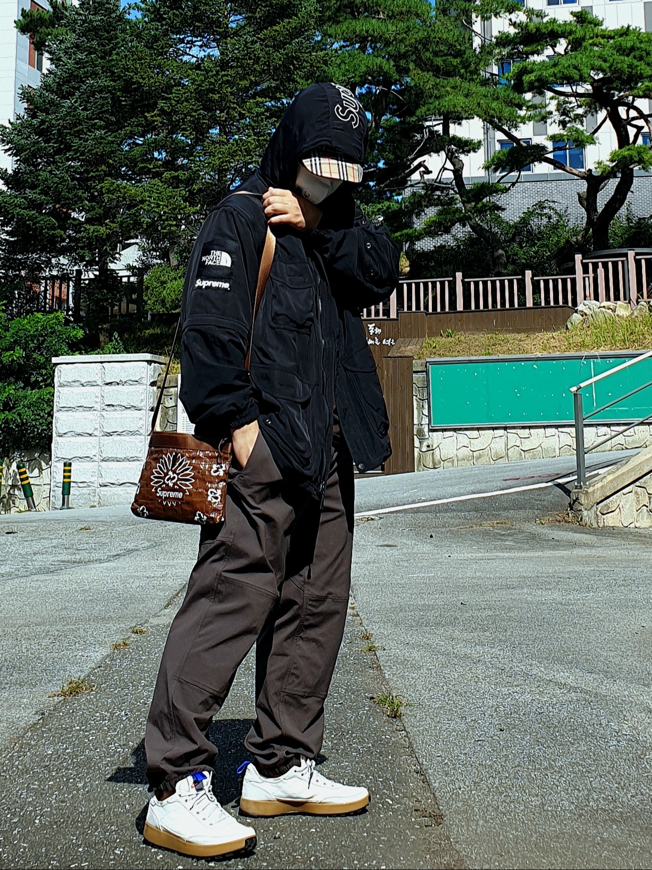 Nike x Tom Sachs General Purpose Shoe Light Cream, Supreme x The North Face Trekking Convertible Jacket Black - 22SS 착용 스타일