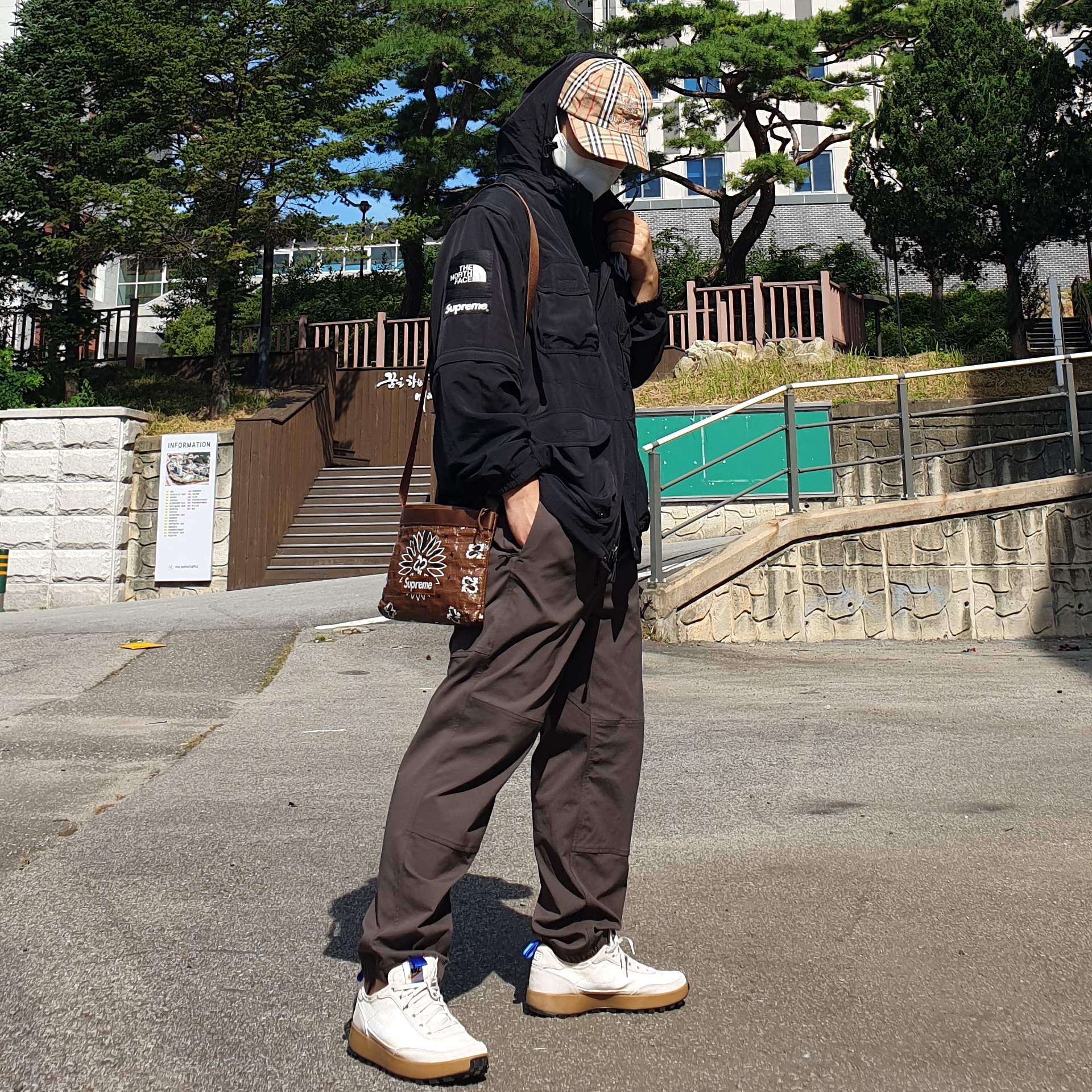 Nike x Tom Sachs General Purpose Shoe Light Cream, Supreme Bandana Tarp Side Bag Brown - 21SS 착용 스타일