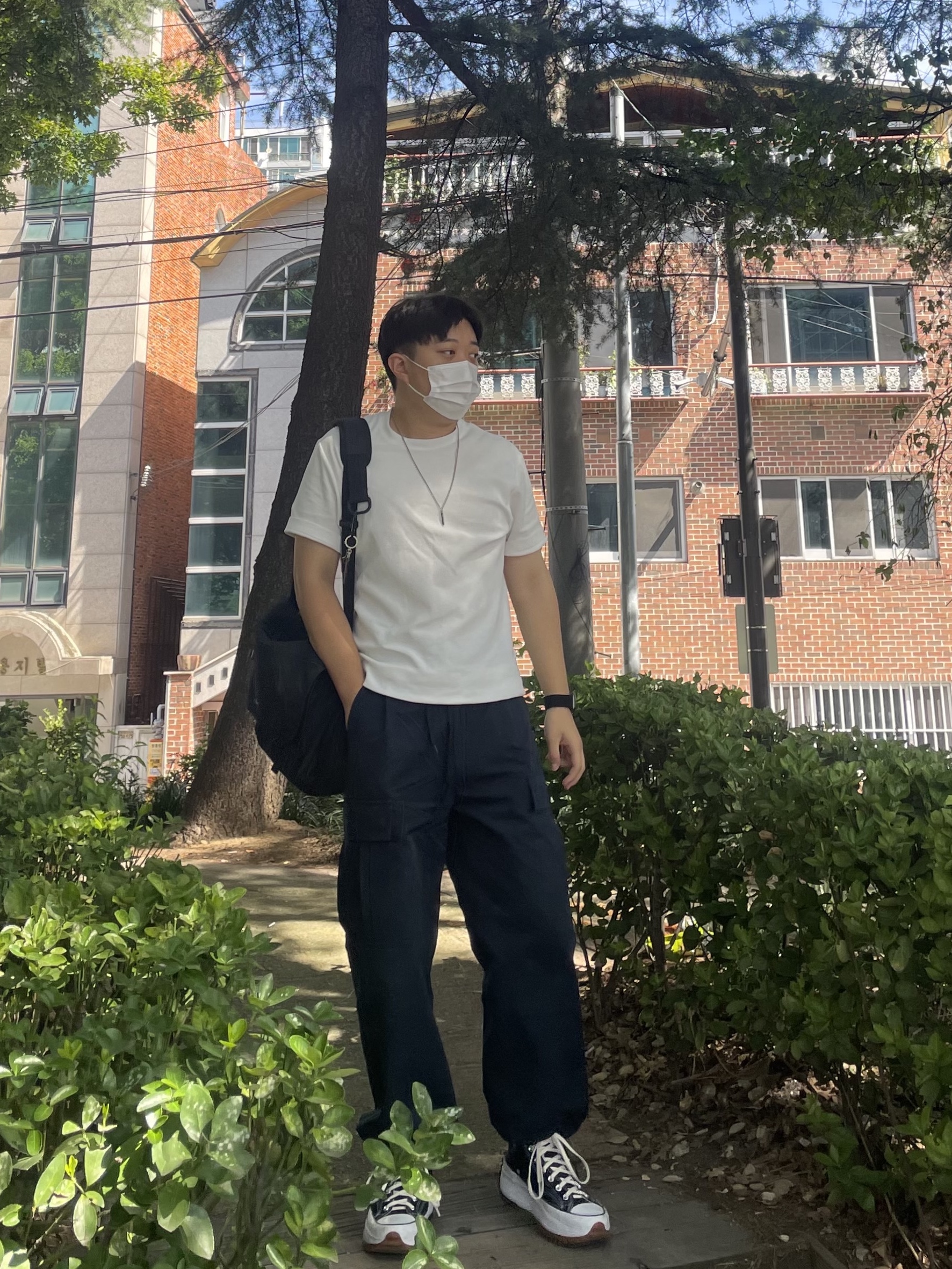 Converse Run Star Hike Hi Black White Gum, Apple Watch Nike SE 44mm GPS Space Gray Aluminum Case with Nike Sport Band Anthracite Black (Korean Ver.) 착용 스타일 - 2
