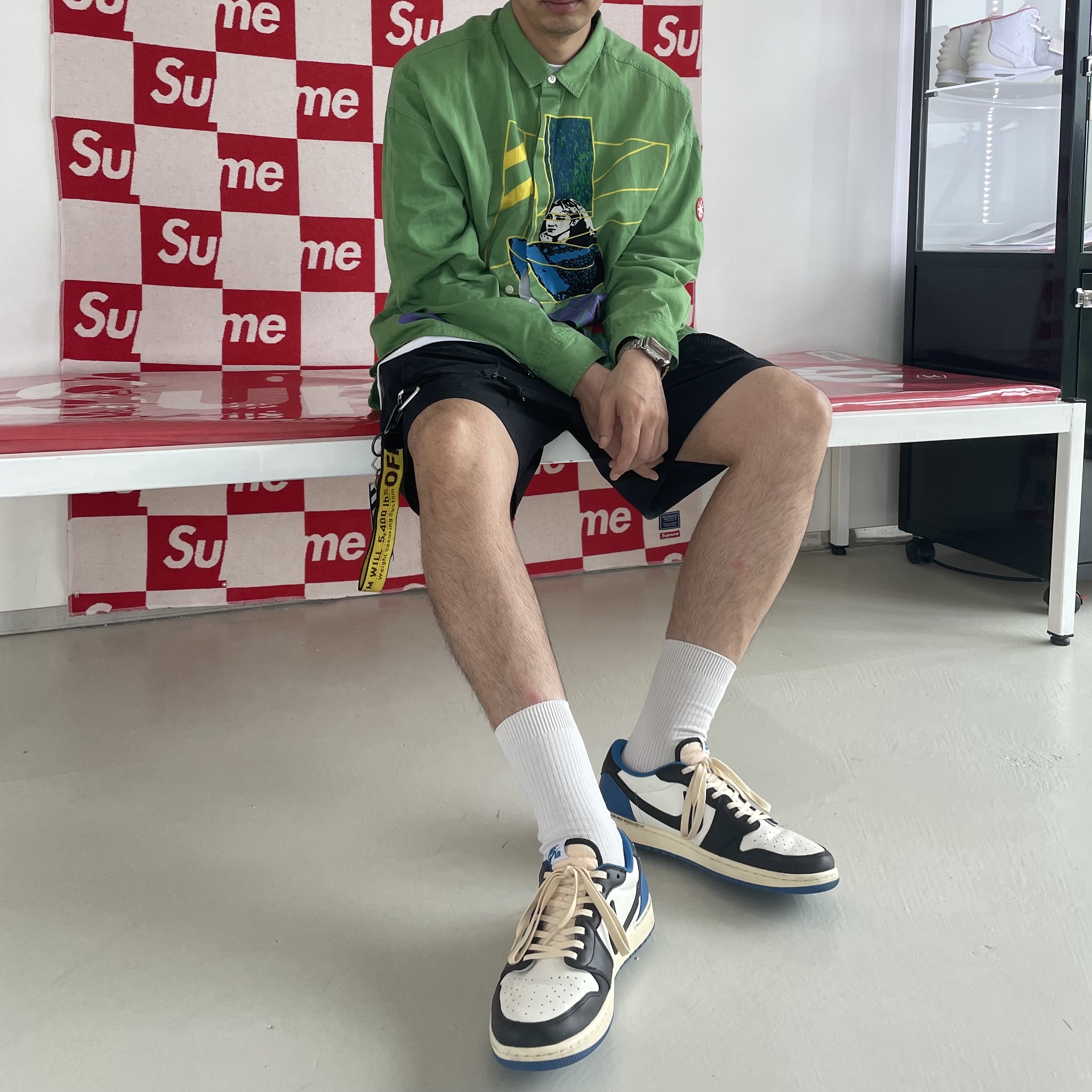 Jordan 1 x Travis Scott x Fragment Retro Low OG SP Military Blue, Nike ACG Cargo Shorts Black - Asia 착용 스타일