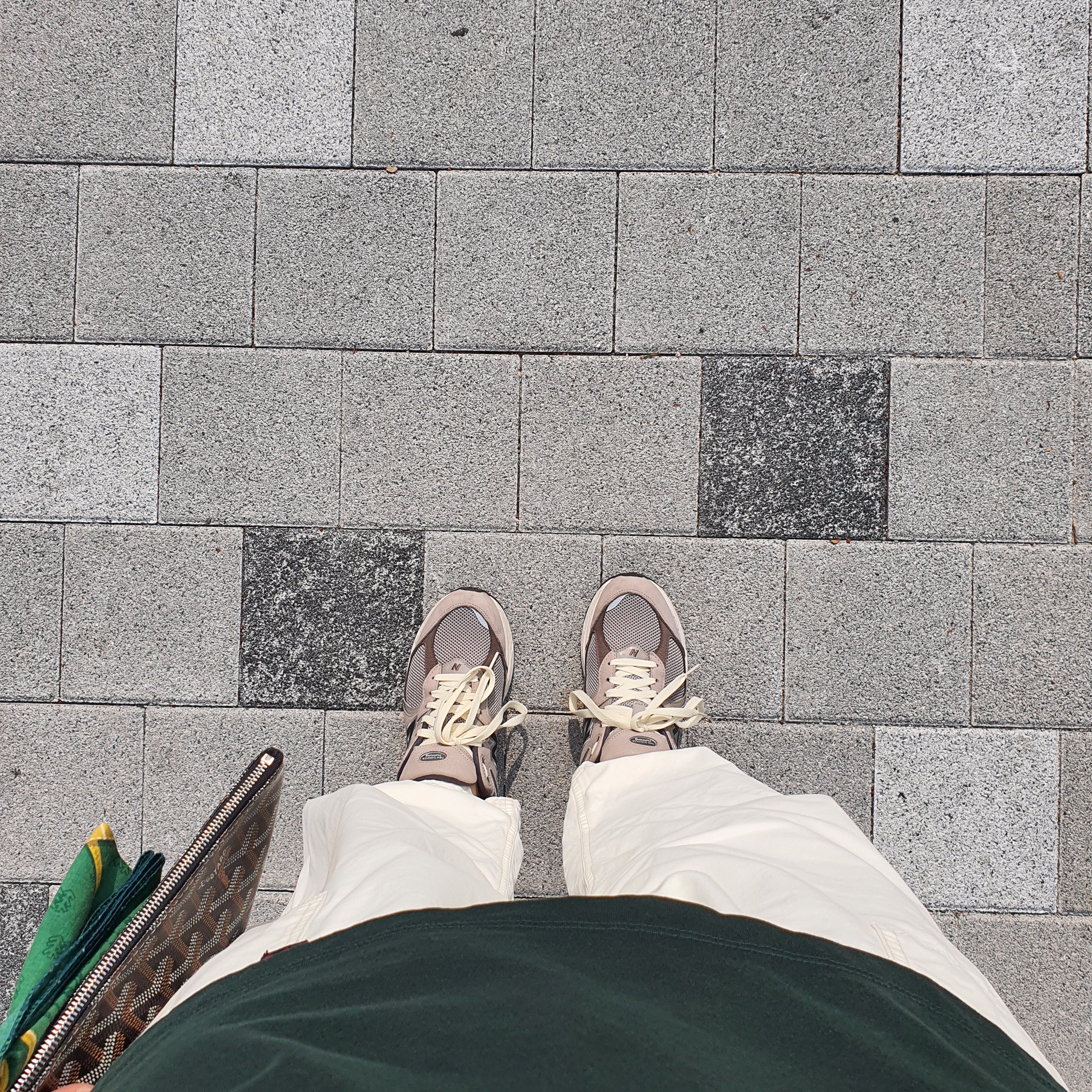 New Balance 2002 Warm Alpaca 착용 스타일 - 3