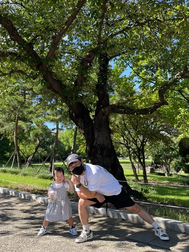 Stussy Modern Age T-Shirt White, Essentials The Core Collection Sweatshorts Stretch Limo 착용 스타일 - 2
