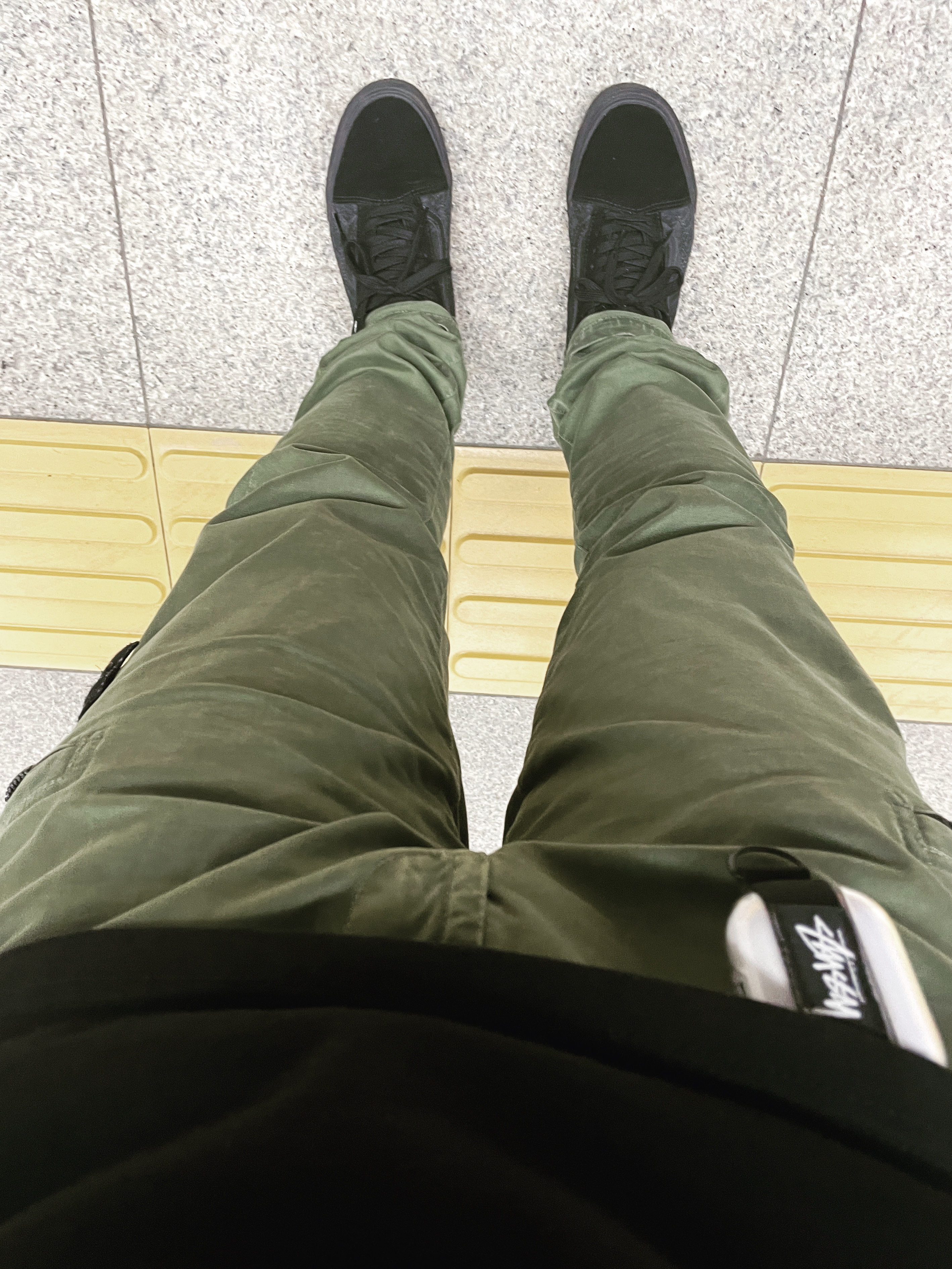 Stone Island 312L1 T.CO+OLD Cargo Pants Dark Green - 20FW, Vans Old Skool Year of Tiger Black 착용 스타일