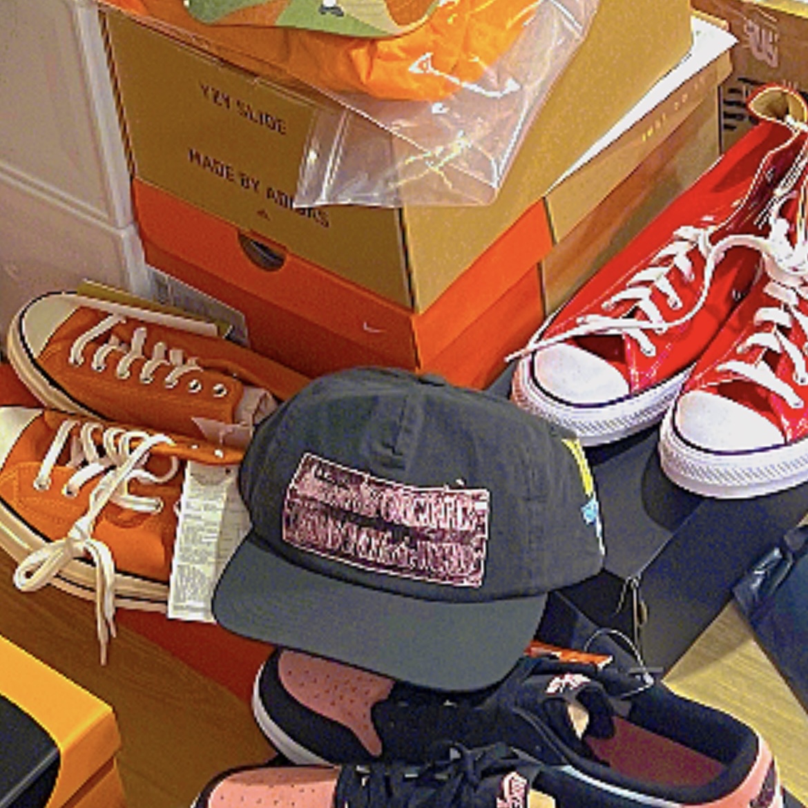 Jordan 1 Retro Low OG Bleached Coral, Converse Chuck 70 Ox Campfire Orange 착용 스타일