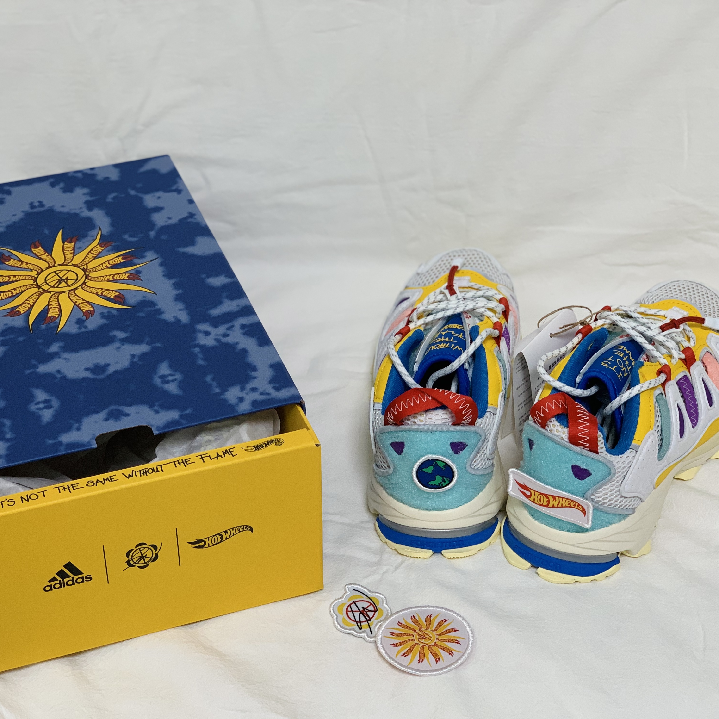 Adidas x Sean Wotherspoon x Hot Wheels Superturf Adventure White Bold Gold 착용 스타일 - 2