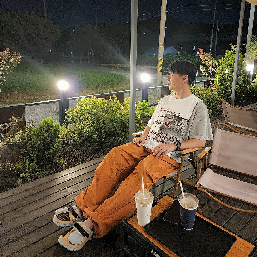 Crocs x Beams Classic All Terrain Mountain Parka Clog Beige 착용 스타일