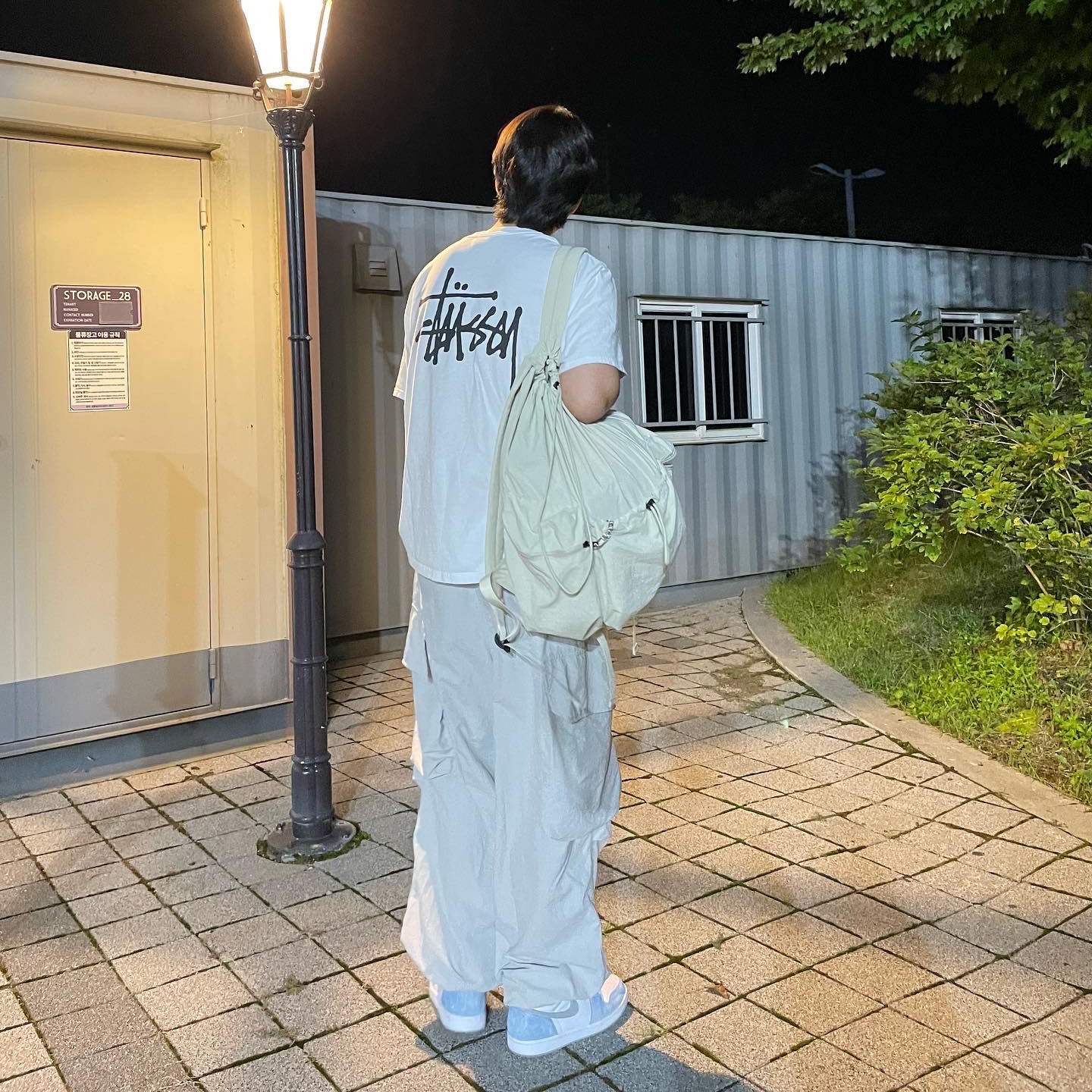 Stussy Basic Stussy T-Shirt White 2022, Jordan 1 Retro High OG Hyper Royal 착용 스타일