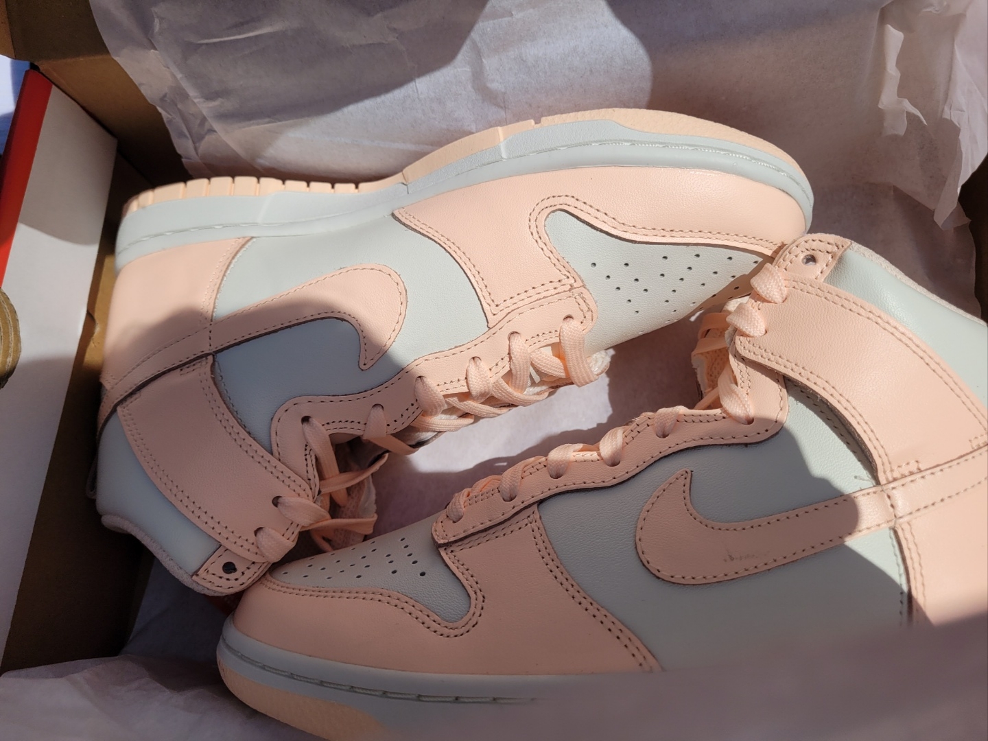 (W) Nike Dunk High Crimson Tint 착용 스타일 - 2