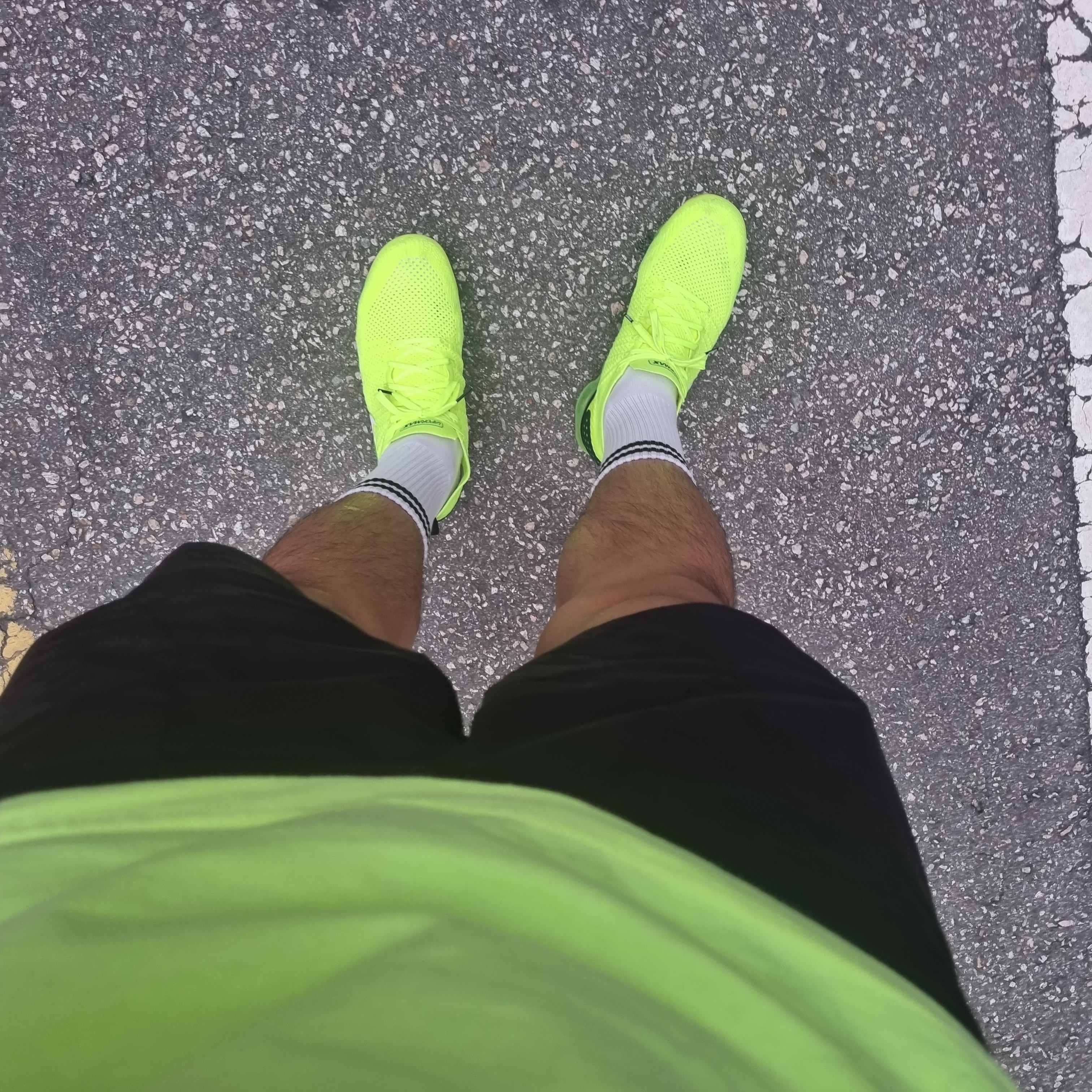 Nike Air VaporMax 2 Volt 착용 스타일