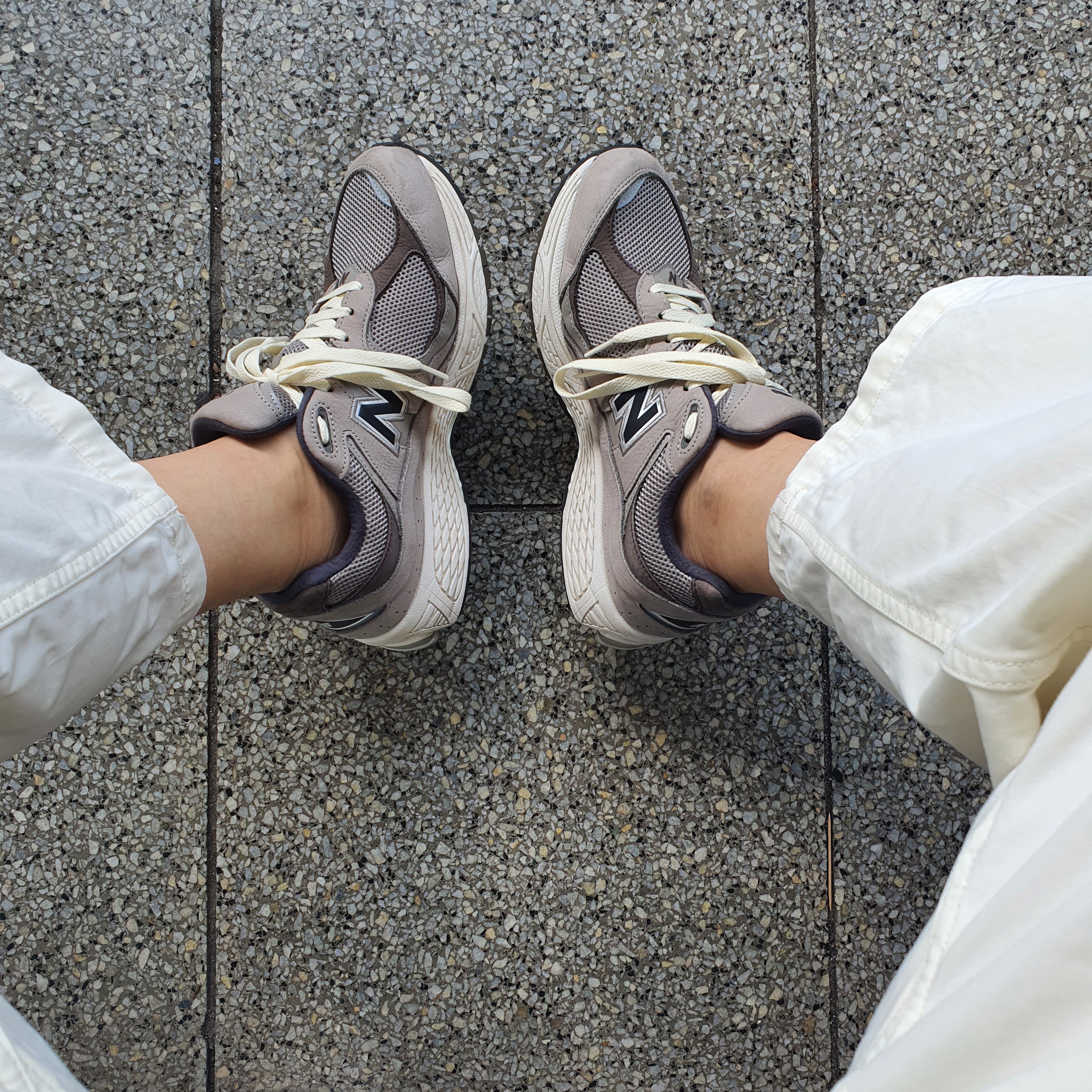 New Balance 2002 Warm Alpaca 착용 스타일 - 1
