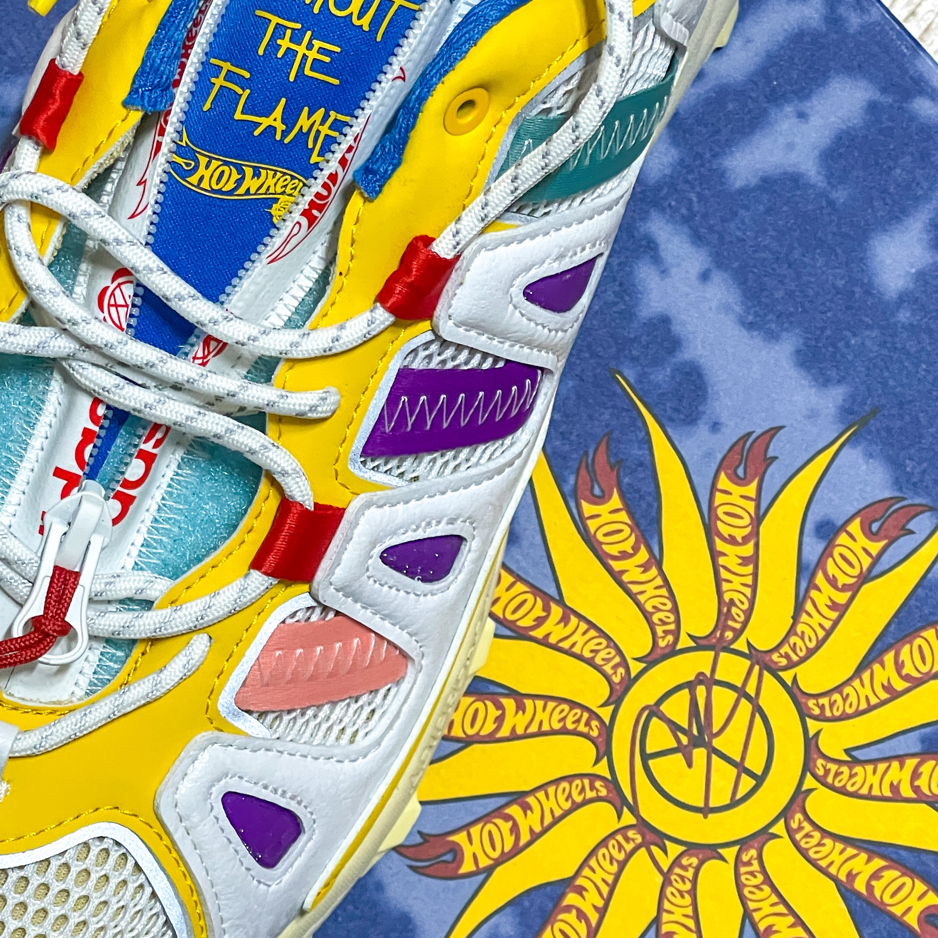 Adidas x Sean Wotherspoon x Hot Wheels Superturf Adventure White Bold Gold 착용 스타일 - 2