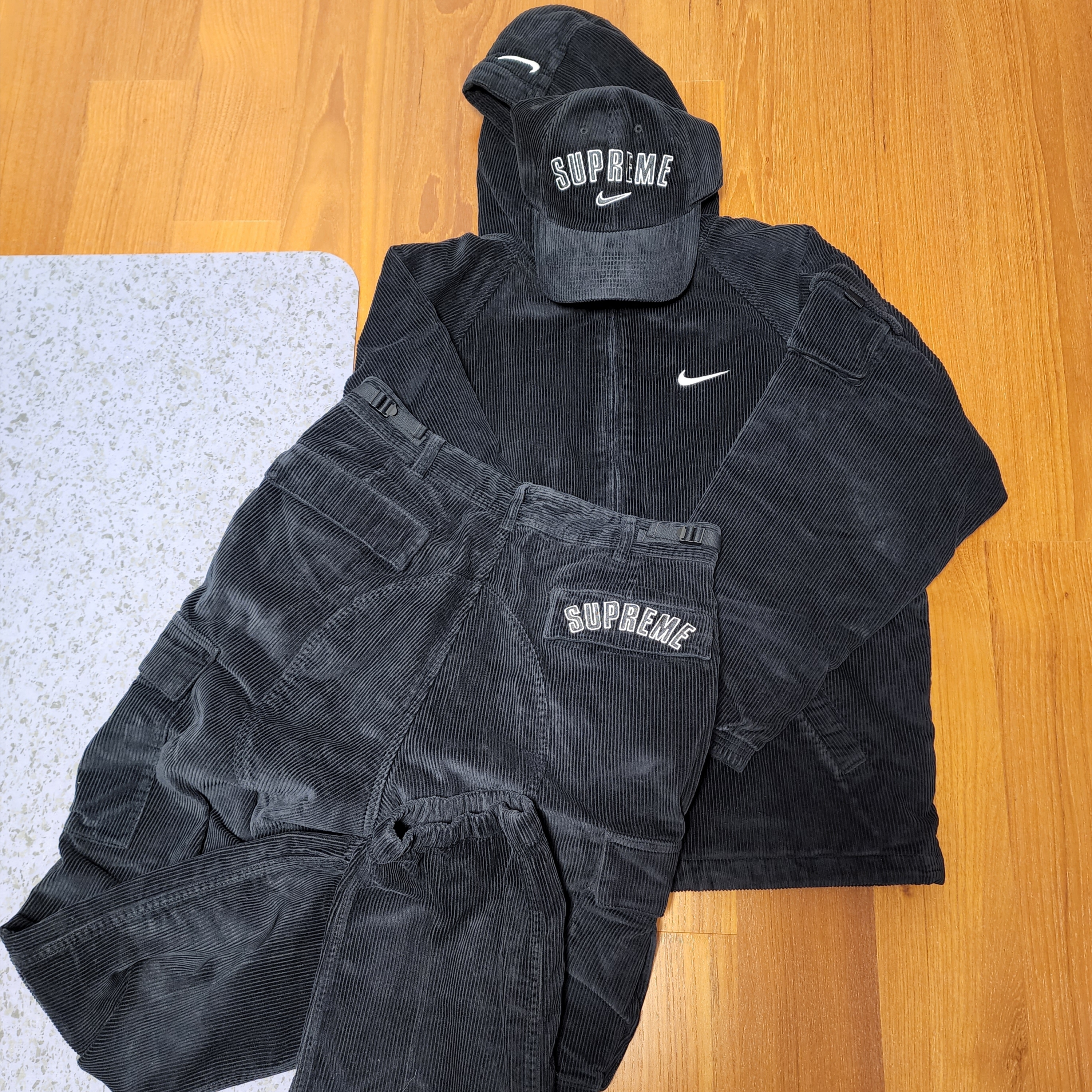 Supreme x Nike Arc Corduroy Hooded Jacket Black - 22SS, Supreme x Nike Arc Corduroy Cargo Pants Black - 22SS 착용 스타일
