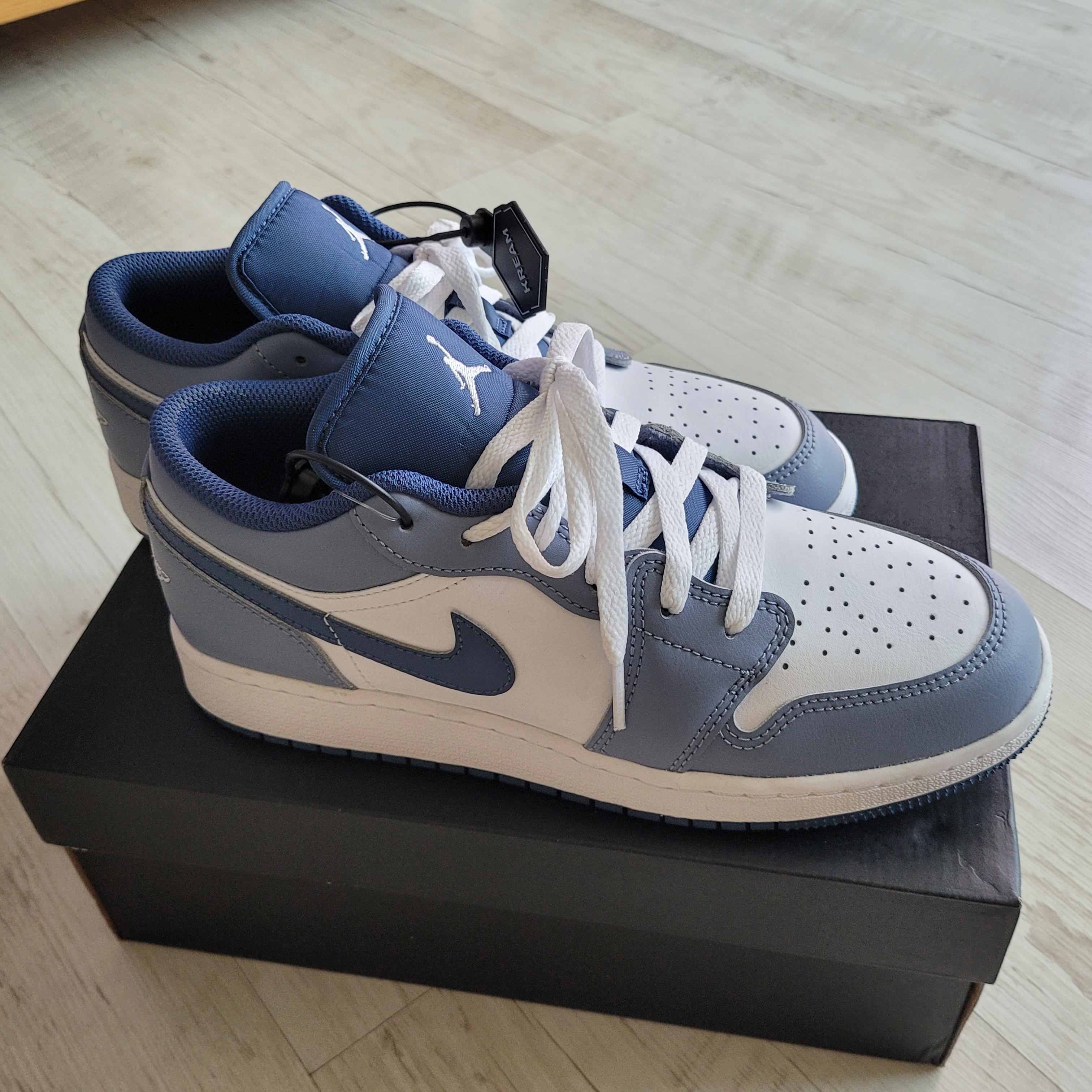 (GS) Jordan 1 Low SE Ashen Slate and Mystic Navy 착용 스타일 - 1
