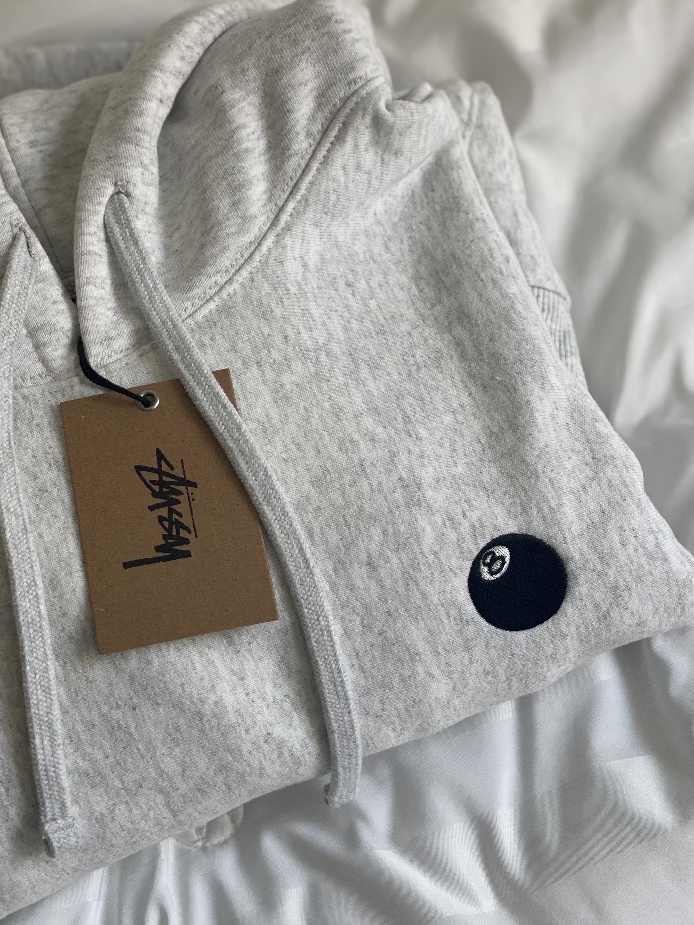 Stussy 8 Ball Embroidered Hoodie Ash Heather 착용 스타일 - 1