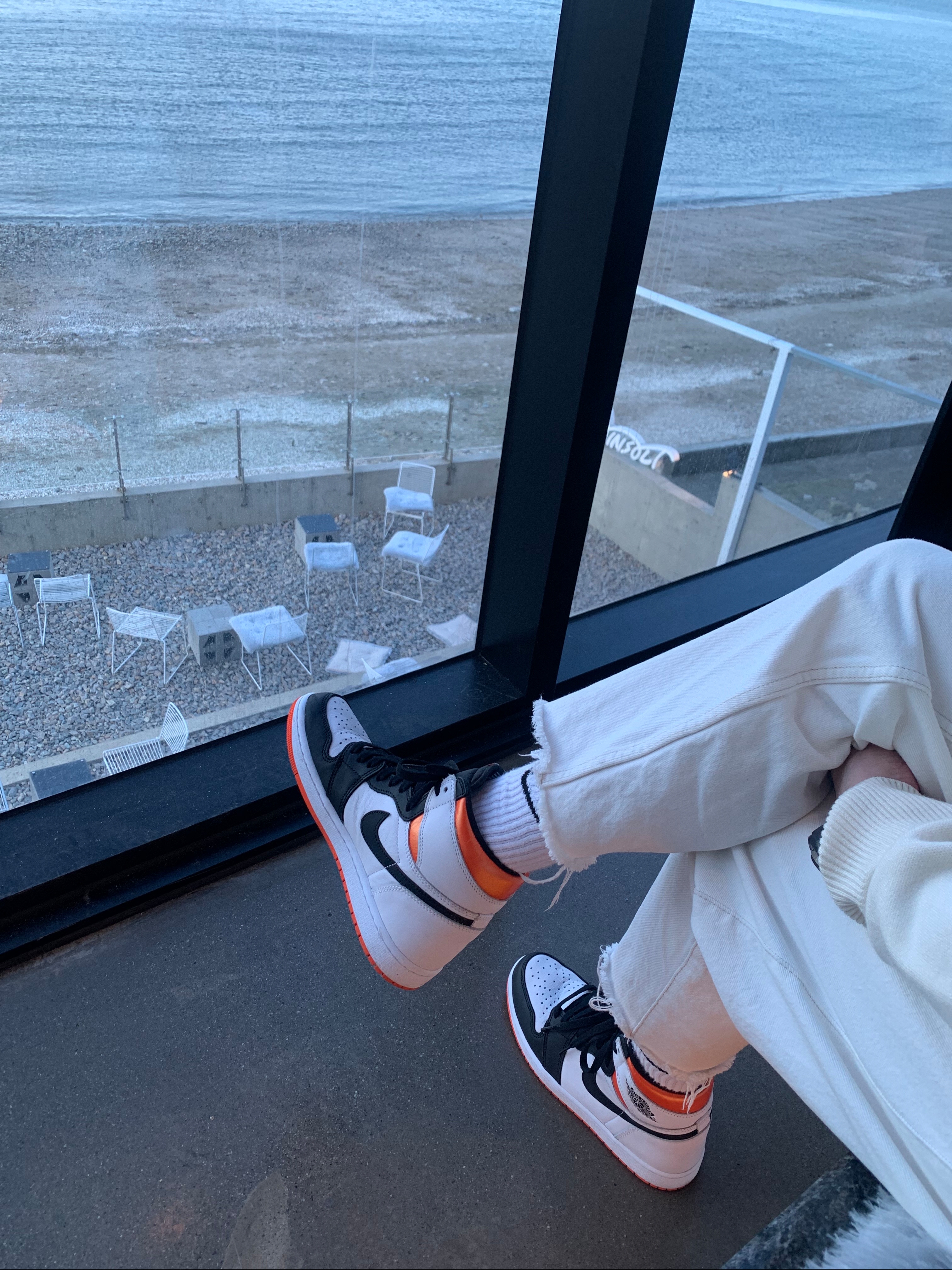 Jordan 1 Retro High OG Electro Orange 착용 스타일 - 3