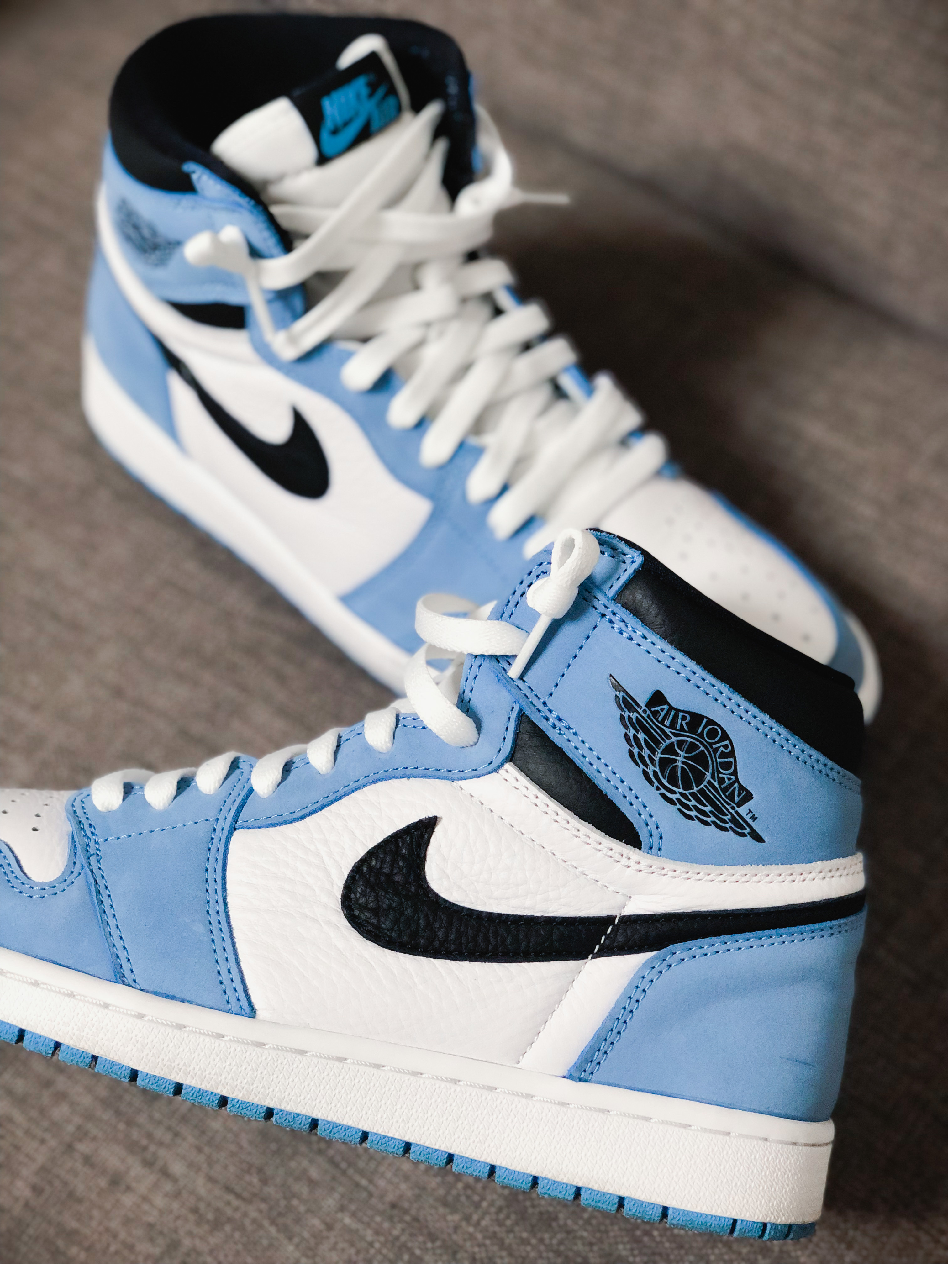 Jordan 1 Retro High OG University Blue, Jordan 1 Retro High OG Light Smoke Grey 착용 스타일 - 2