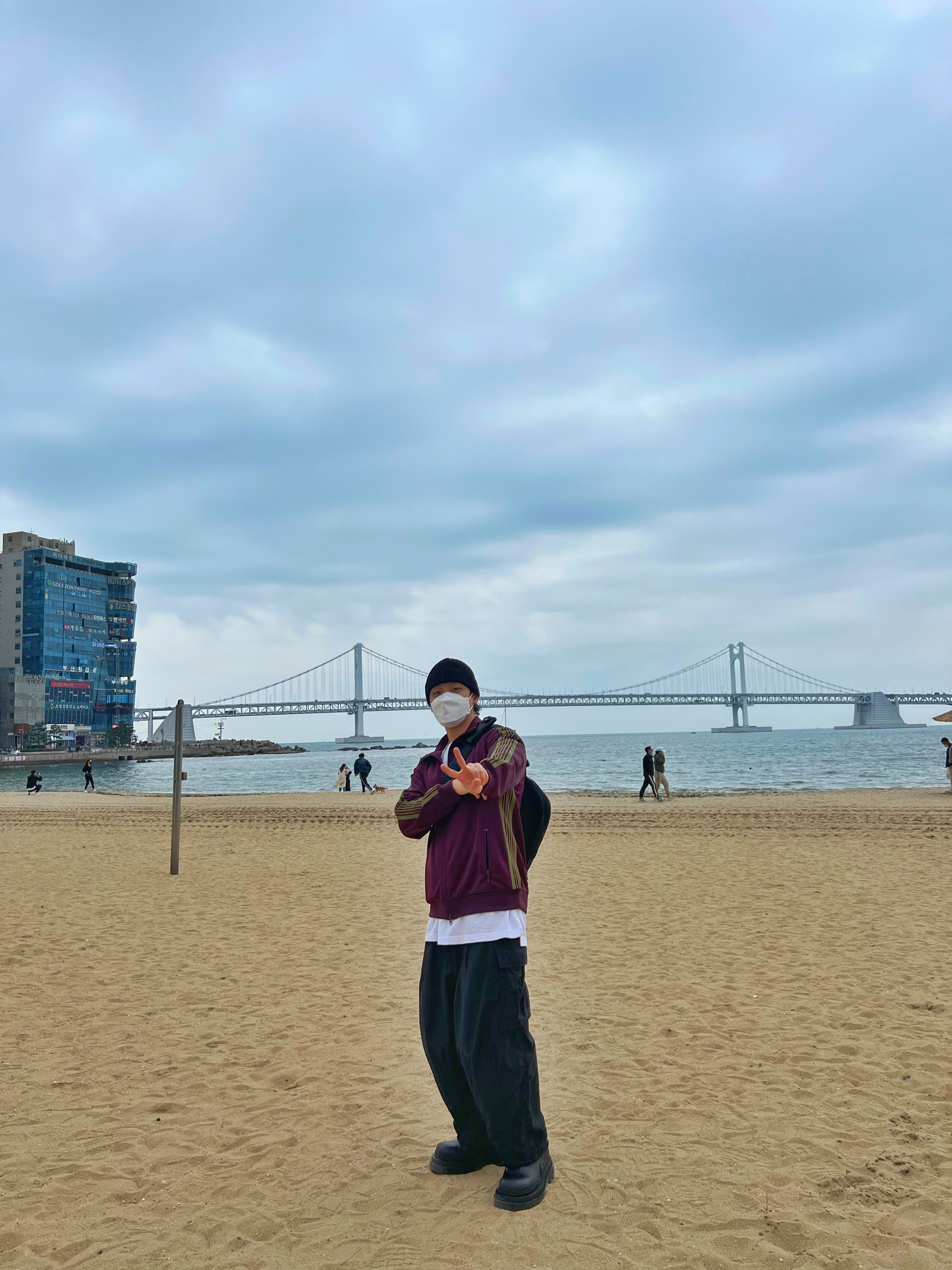 C.P. Company Extra Fine Merino Wool Goggle Beanie Forged Iron Grey, Needles Track Jacket Poly Smooth Maroon 착용 스타일 - 3
