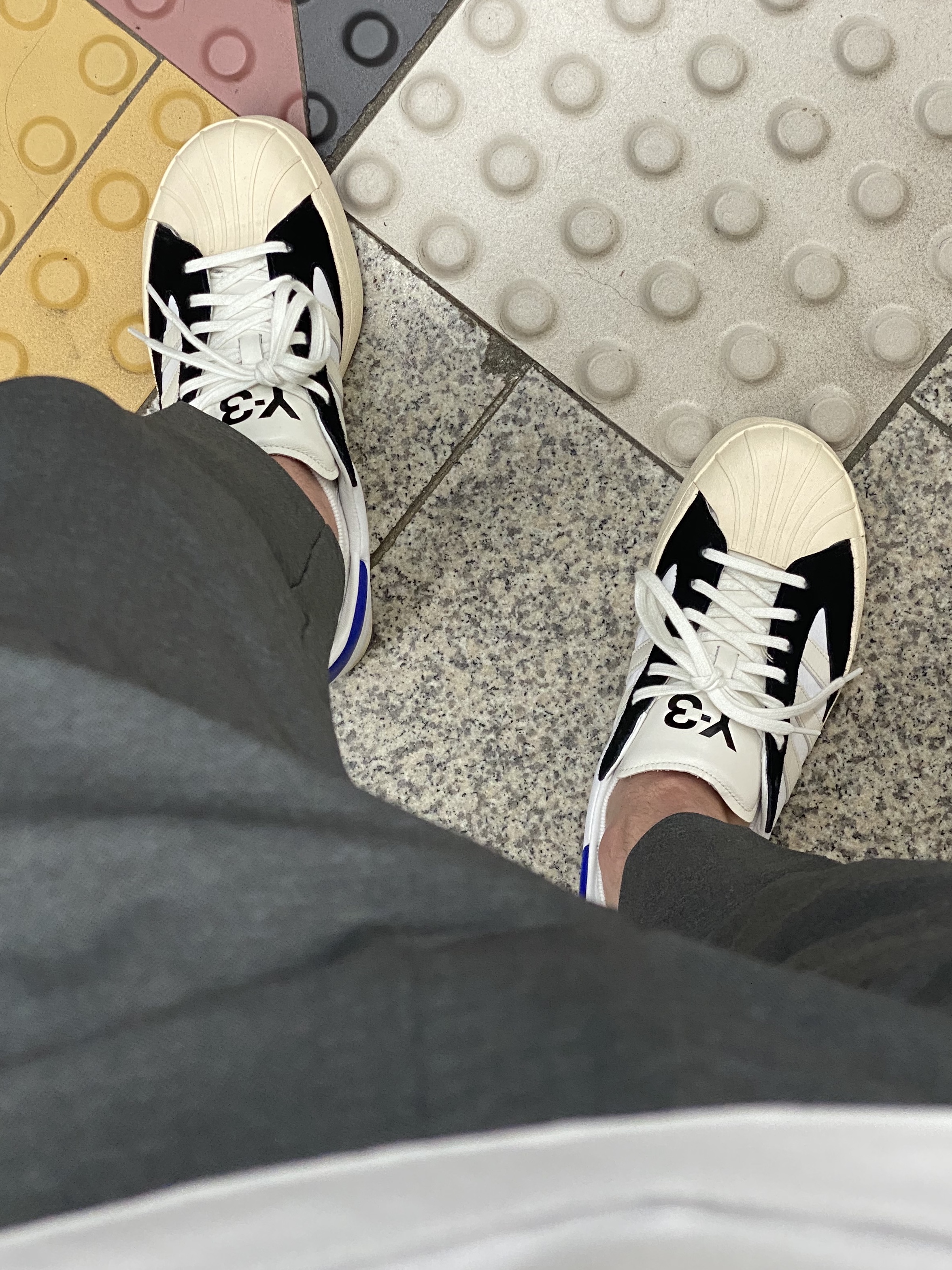 Y-3 Yohji Star Cloud White Bold Blue 착용 스타일