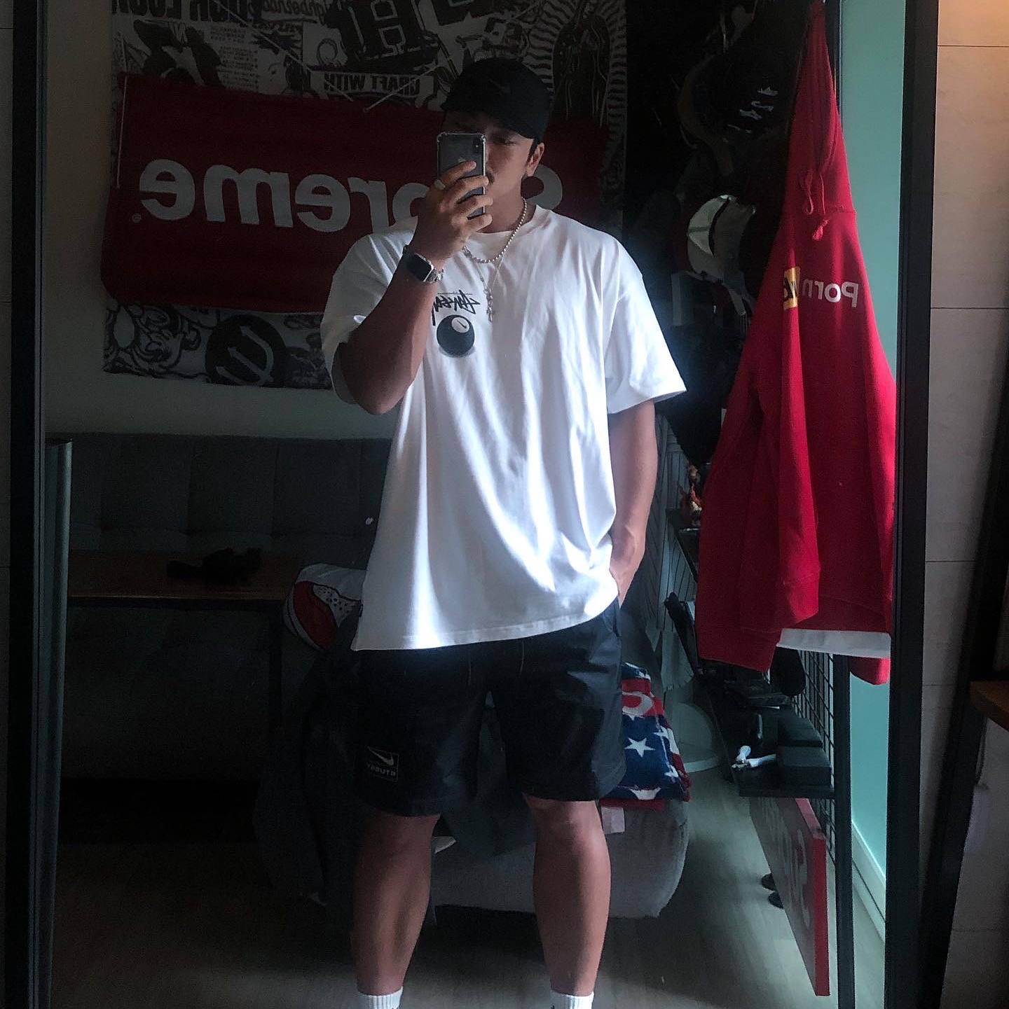 Nike x Stussy NRG FL SS 8 Ball T-Shirt White (DO9322-100), Nike x Stussy NRG FL Storm-Fit Pants Black (DO7170-010) 착용 스타일 - 2