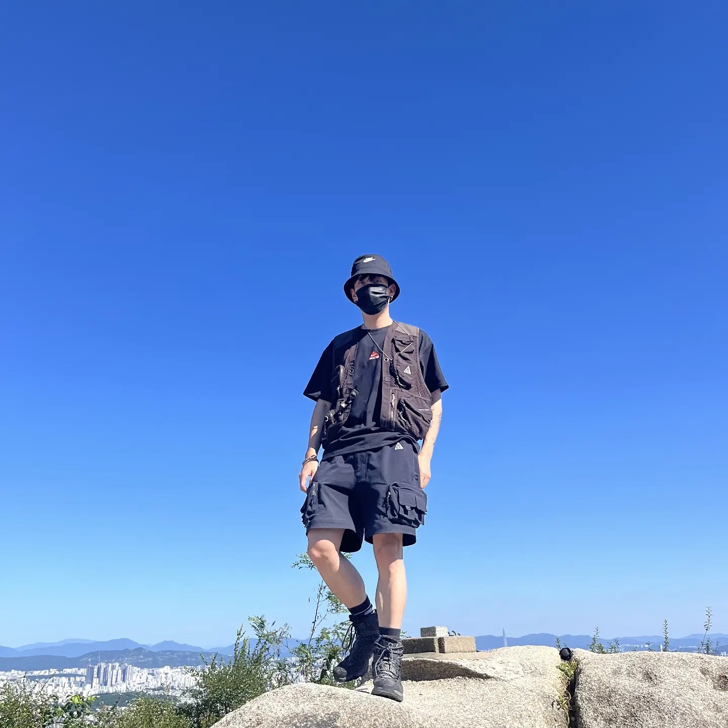 Nike Futura Washed Bucket Hat Black, Nike ACG Buttles Vest Velvet Brown - Asia 착용 스타일 - 1