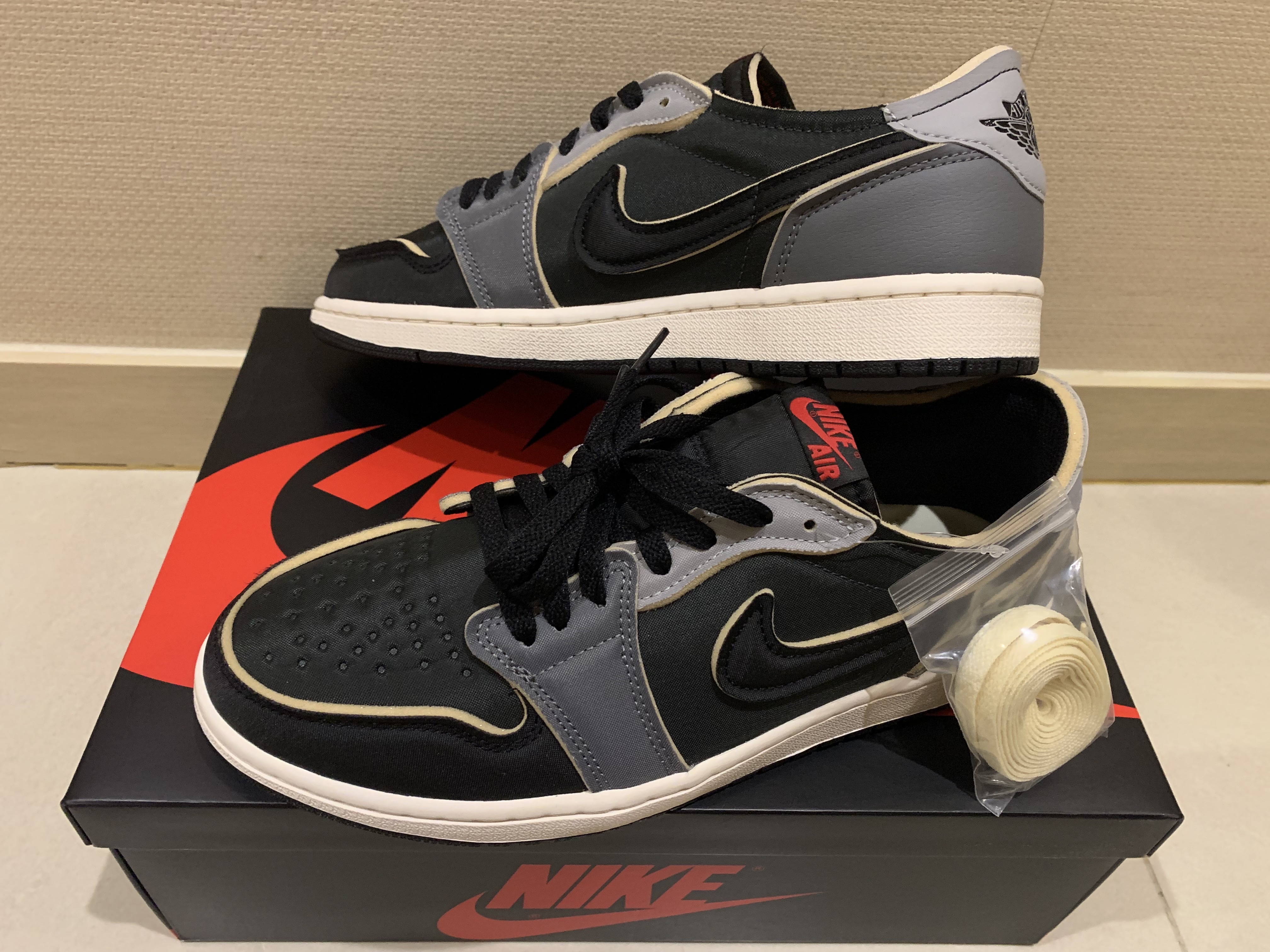 Jordan 1 Retro Low OG EX Black and Smoke Grey 착용 스타일