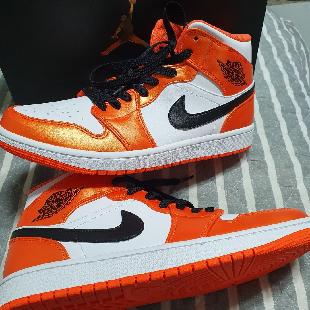 Jordan 1 Mid SE Electro Orange 착용 스타일 - 1