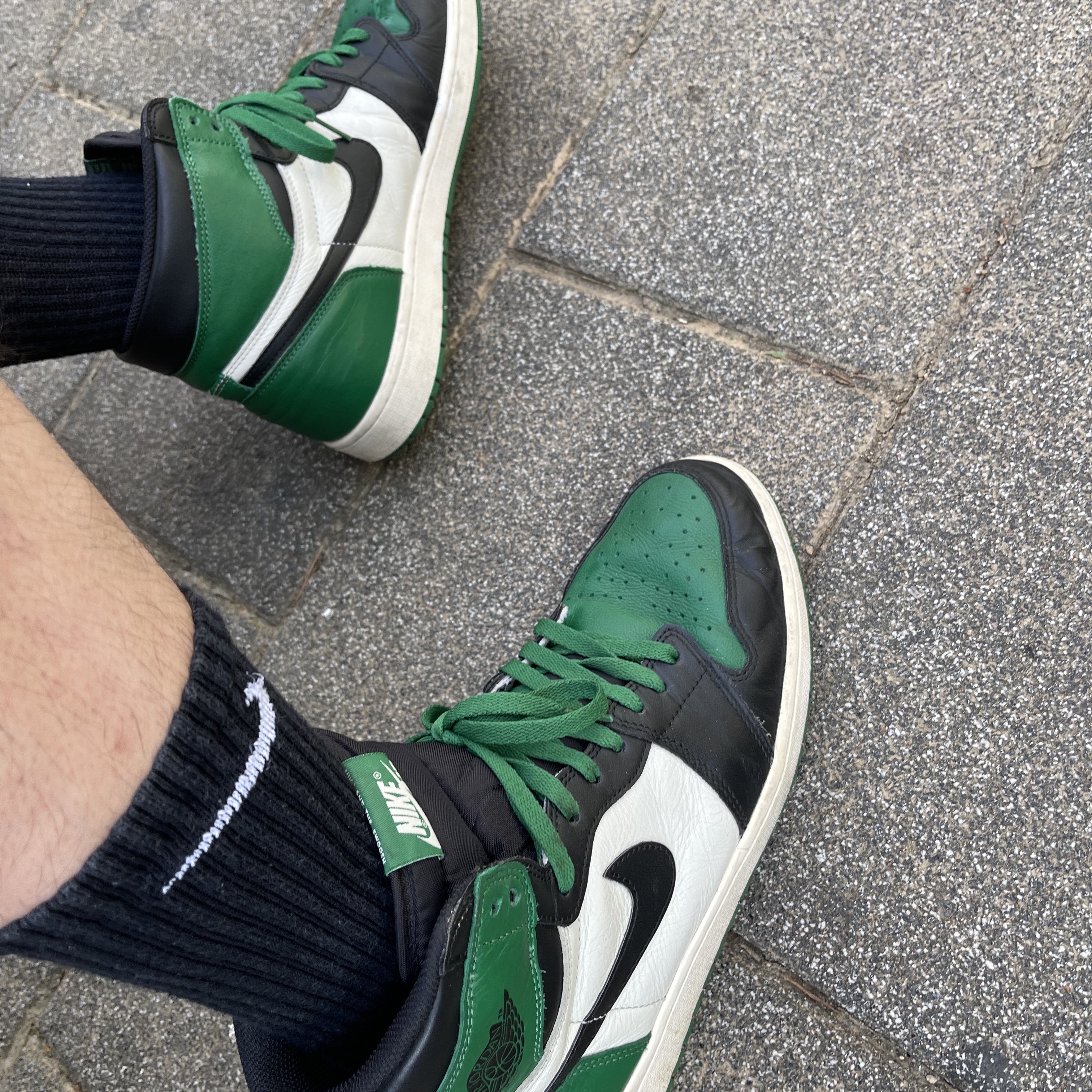 Jordan 1 Retro High OG Pine Green 착용 스타일 - 3