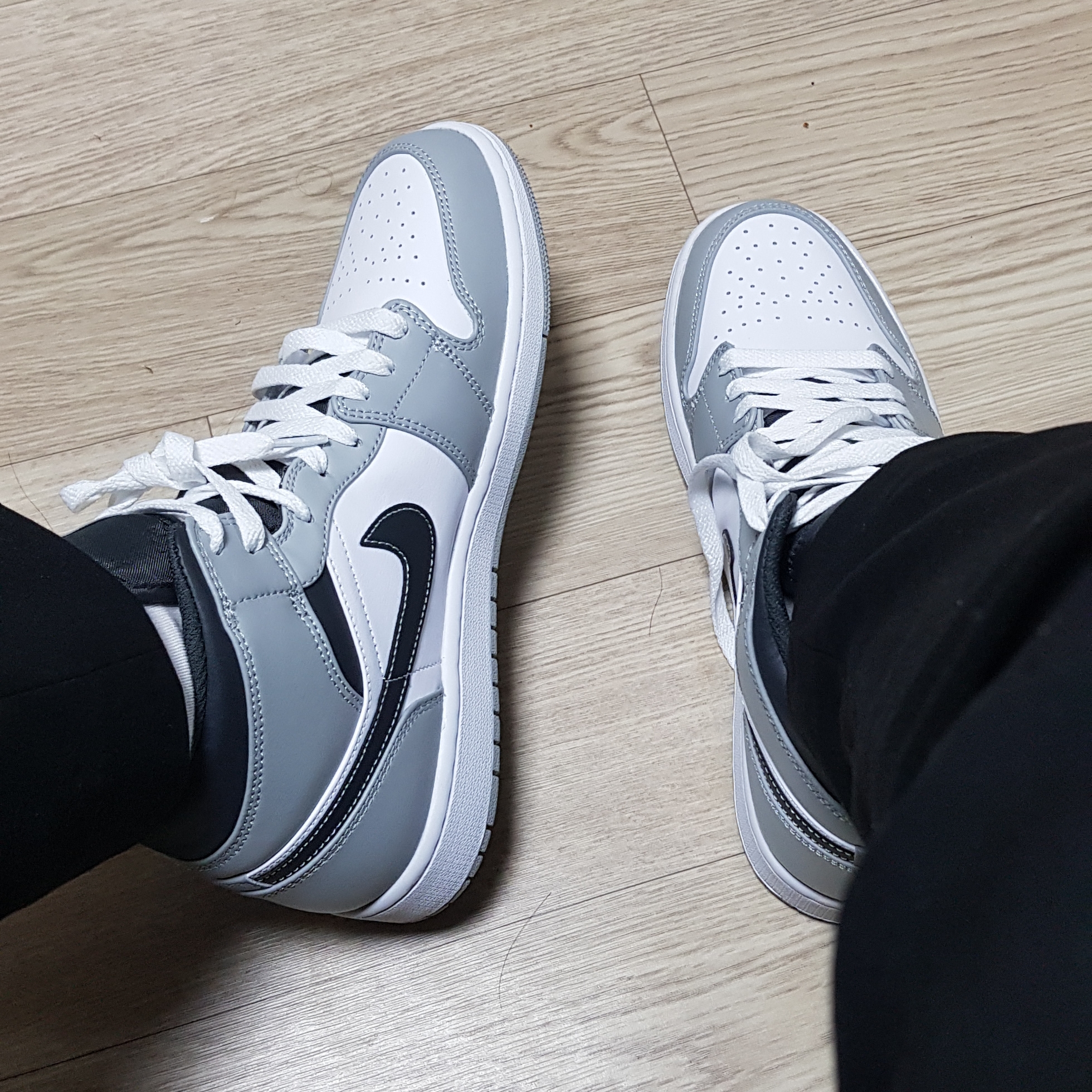 Jordan 1 Mid Light Smoke Grey Anthracite 착용 스타일