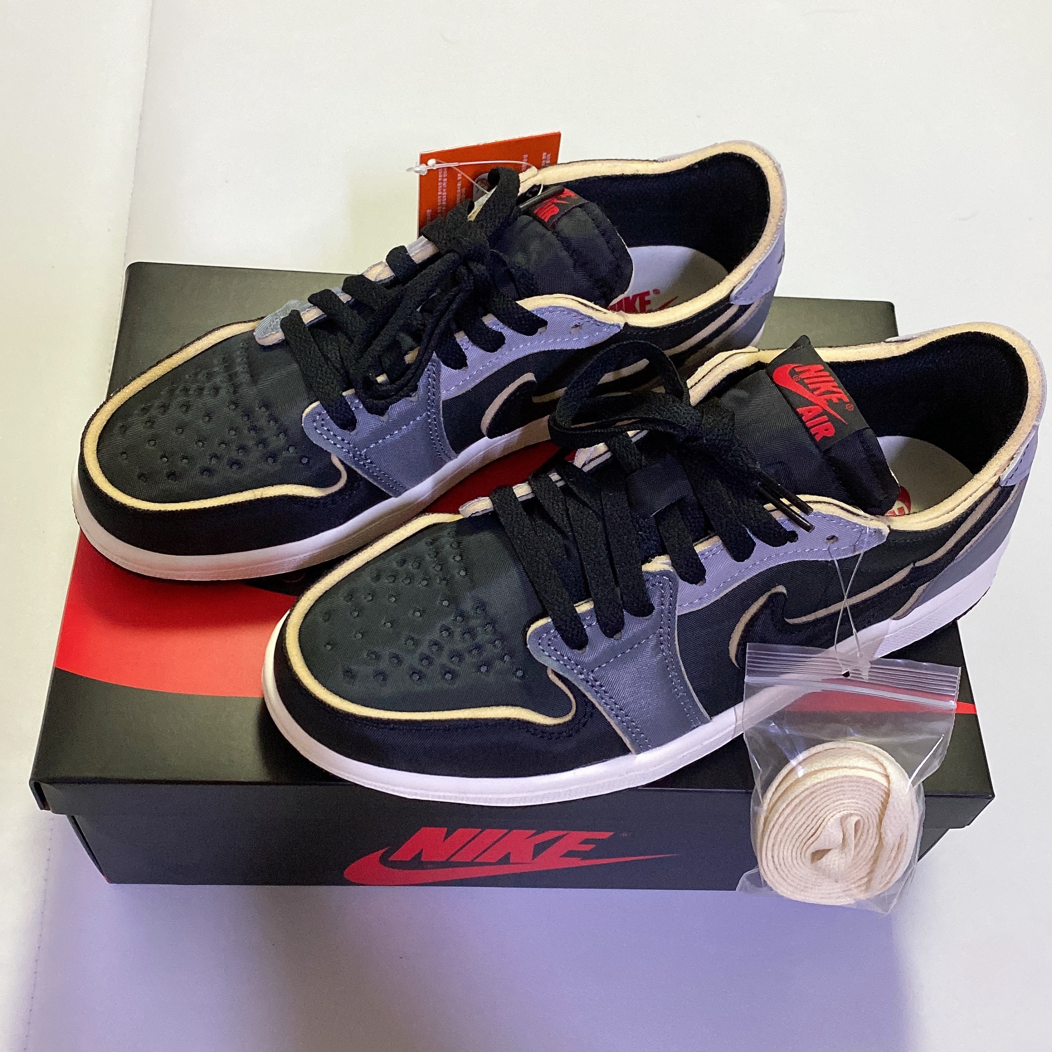 Jordan 1 Retro Low OG EX Black and Smoke Grey 착용 스타일 - 1