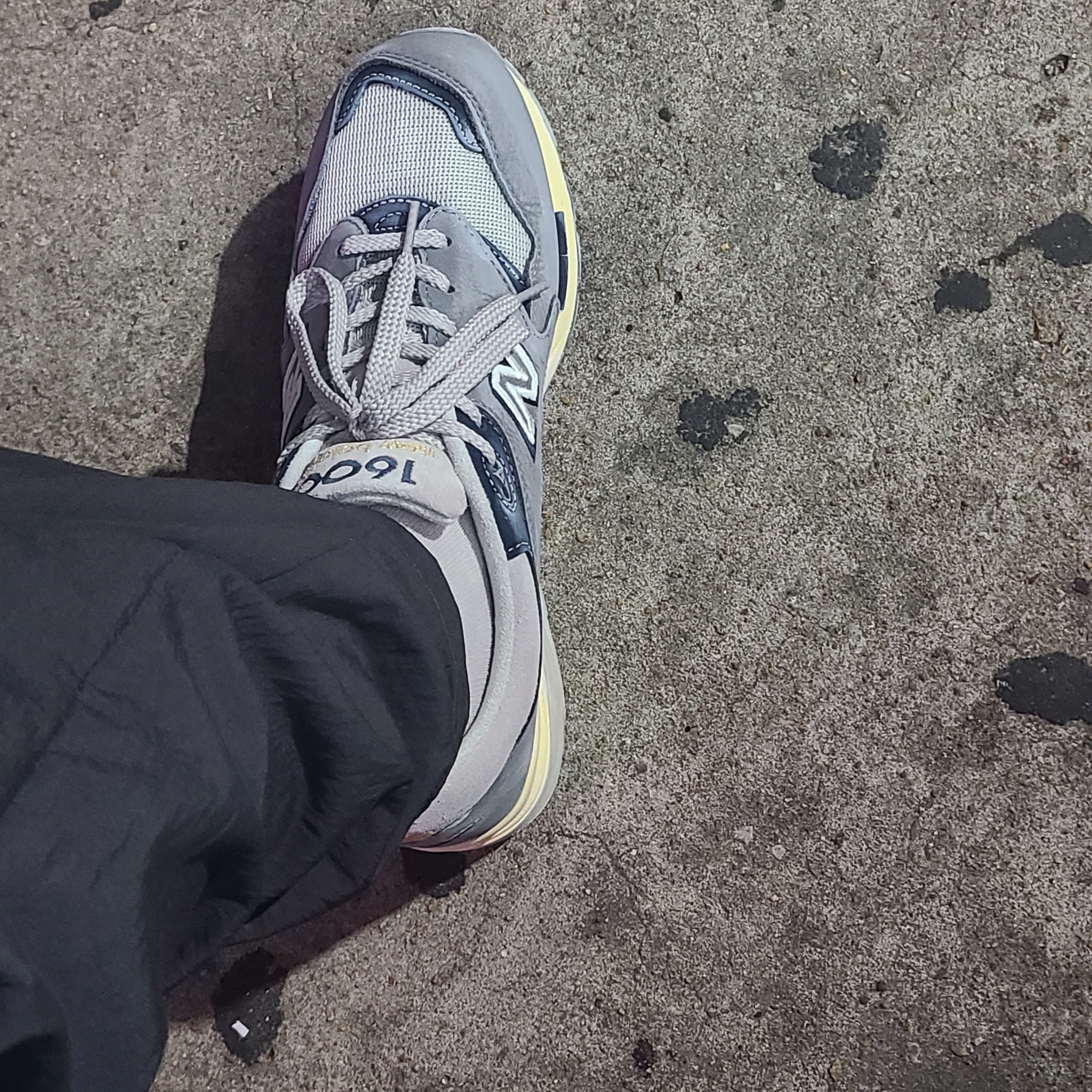 New Balance 1600 Premium Vintage Grey 착용 스타일