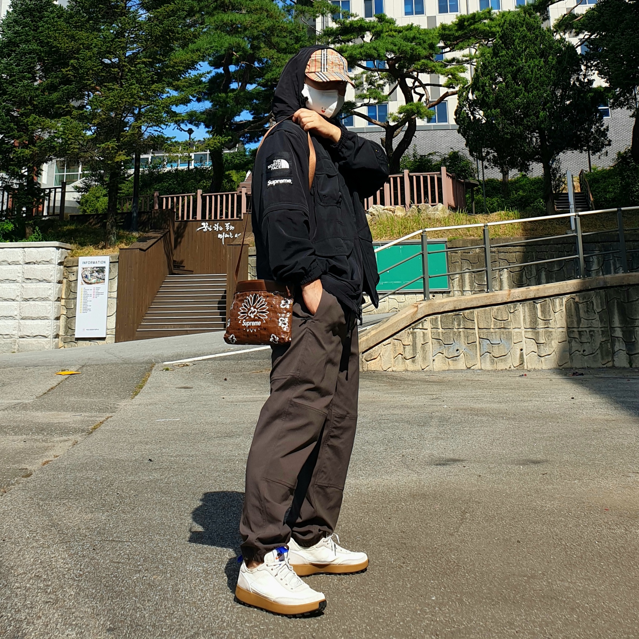 Nike x Tom Sachs General Purpose Shoe Light Cream, Supreme x Burberry Denim 6-Panel Beige - 22SS 착용 스타일