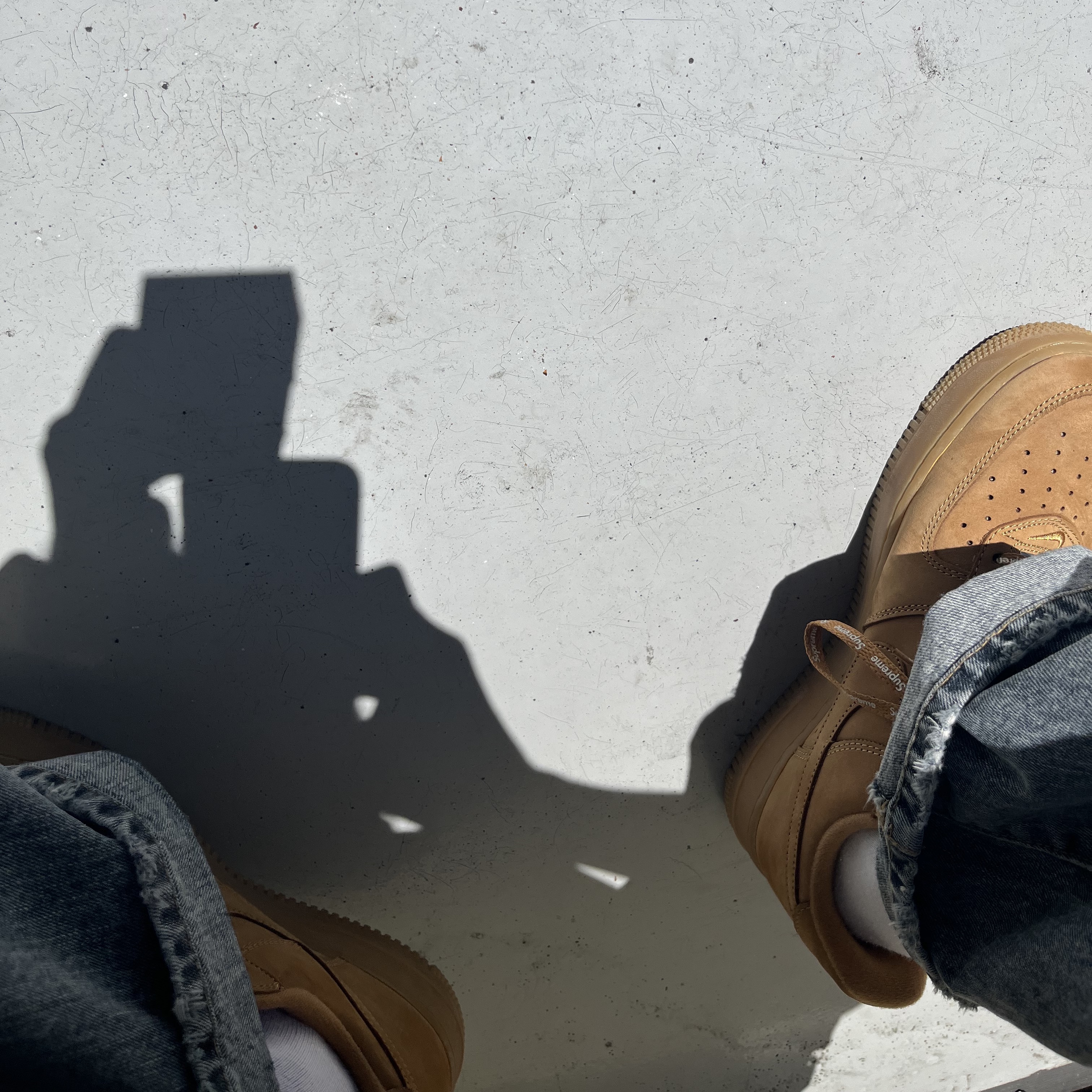 Nike x Supreme Air Force 1 Low Flax 착용 스타일