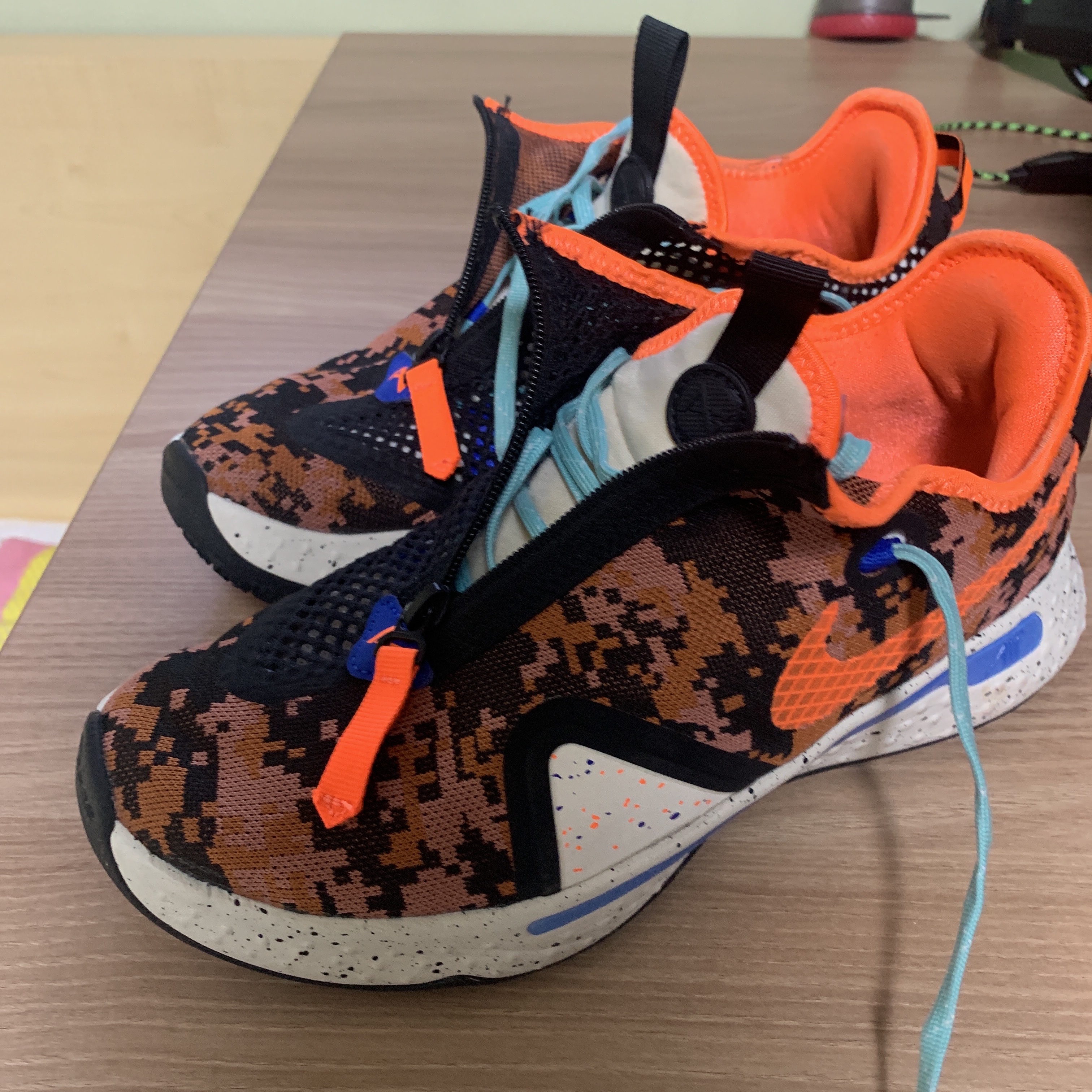 Nike PG 4 EP Digi Camo Total Orange 착용 스타일