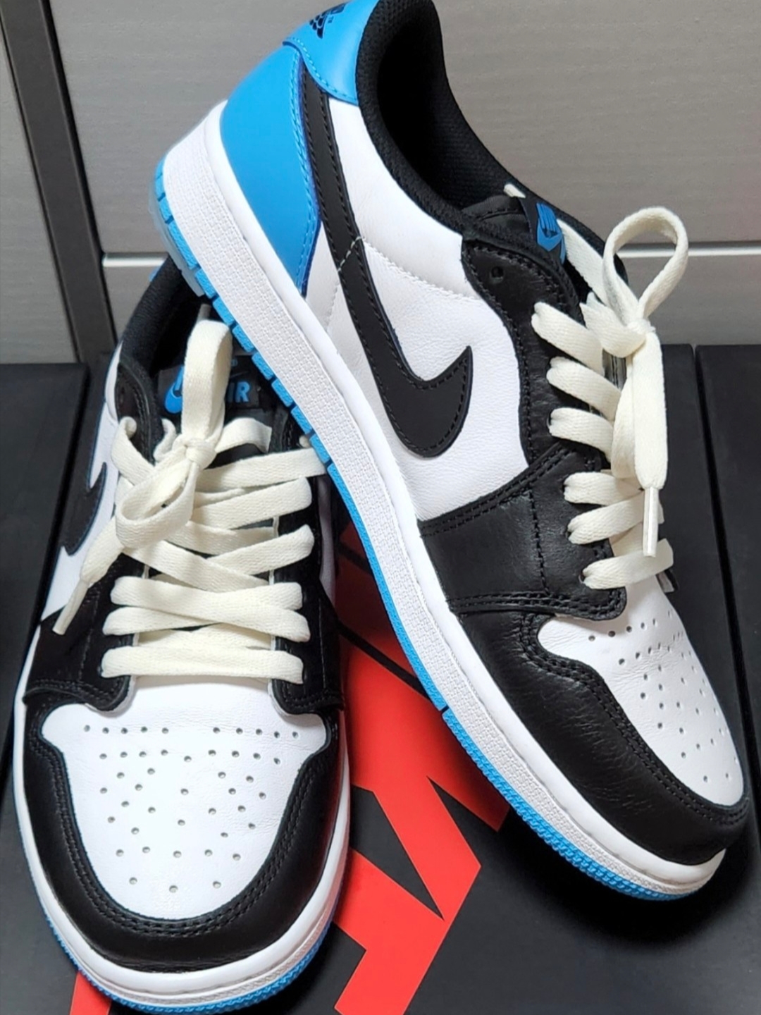 Jordan 1 Retro Low OG Mystic Navy, Jordan 1 Retro Low OG Black and Dark Powder Blue 착용 스타일 - 2
