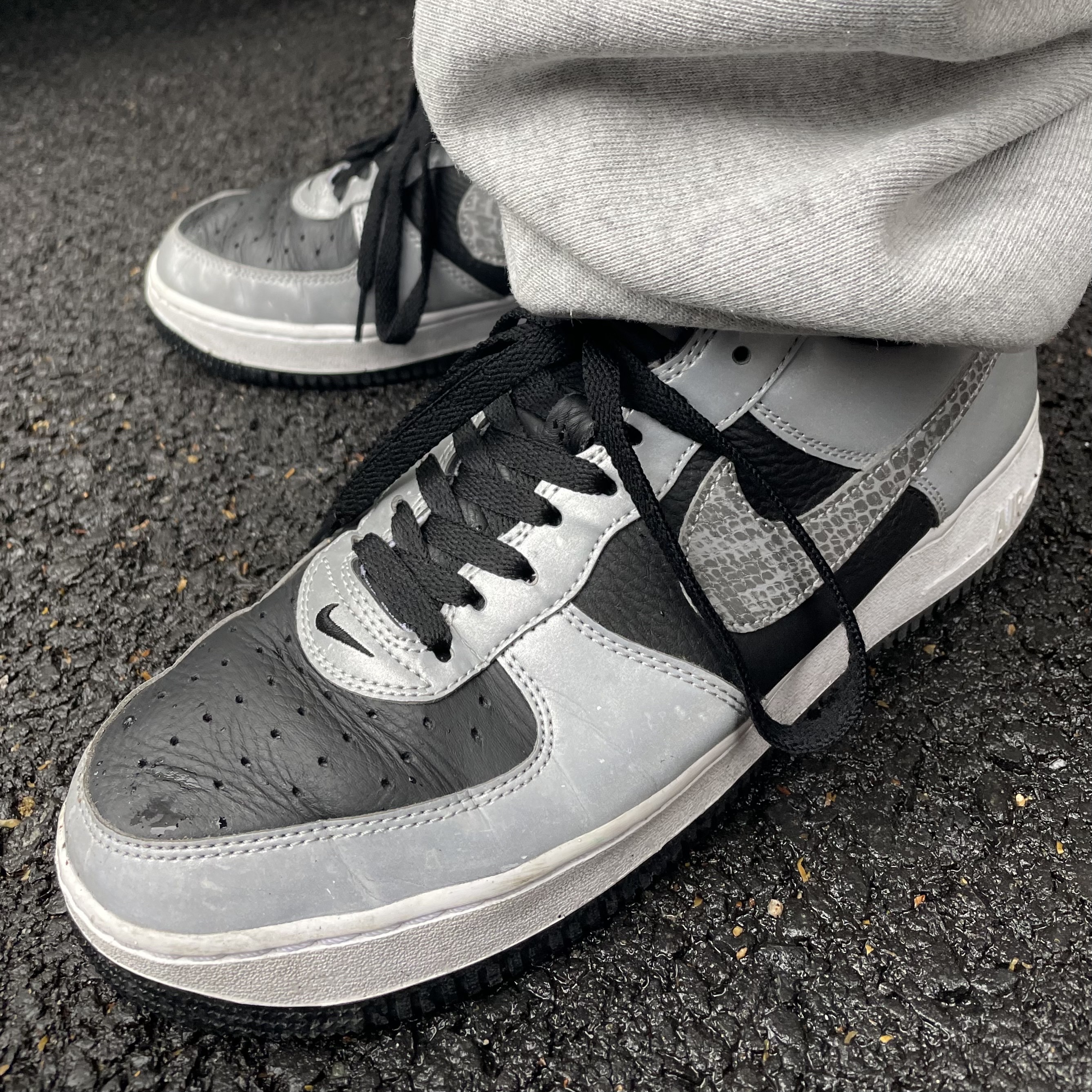 Nike Air Force 1 B Silver Snake 착용 스타일