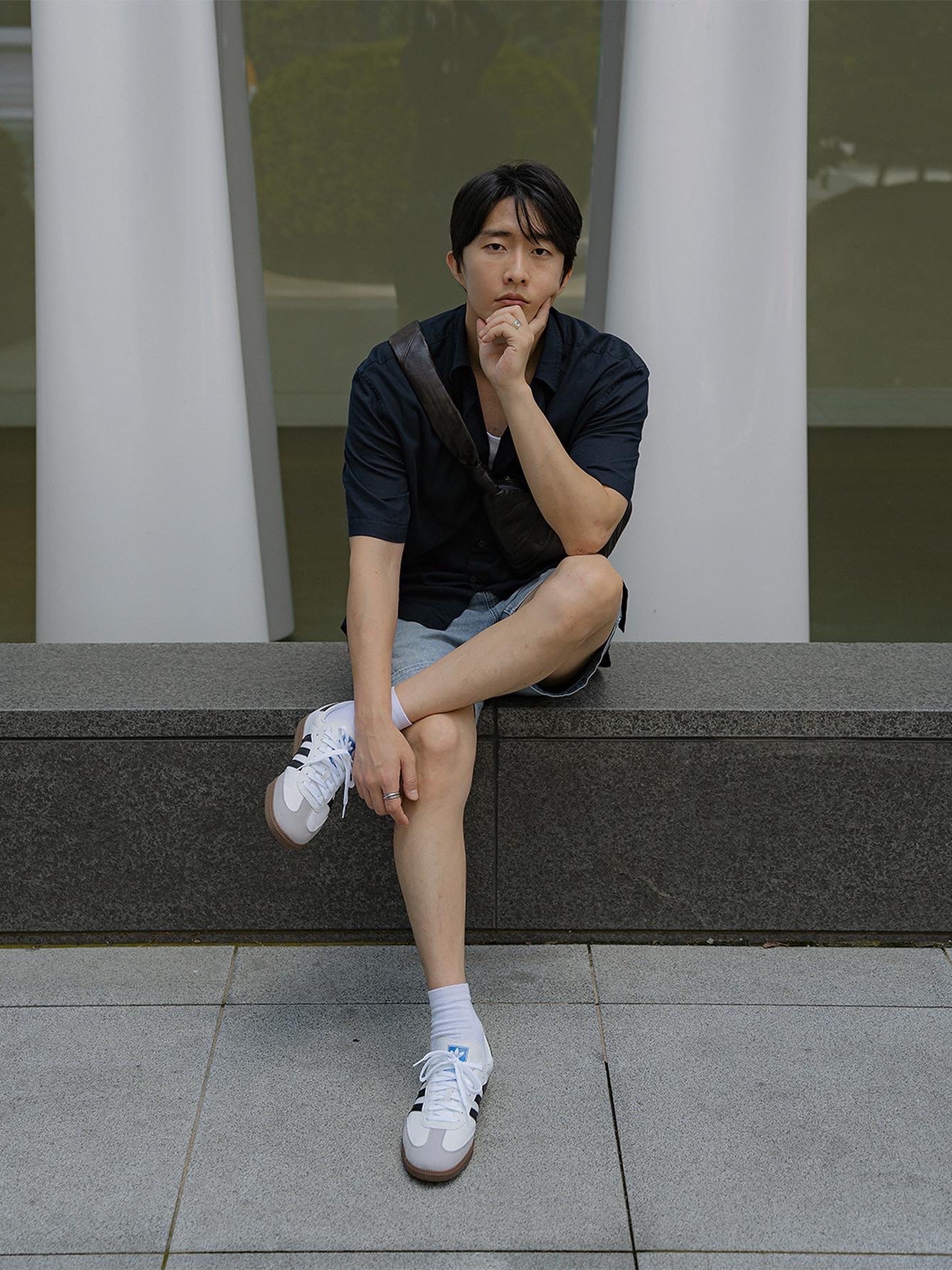 Adidas Samba Vegan White Black, Lemaire Small Croissant Bag Soft Nappa Leather Dark Chocolate 착용 스타일 - 1