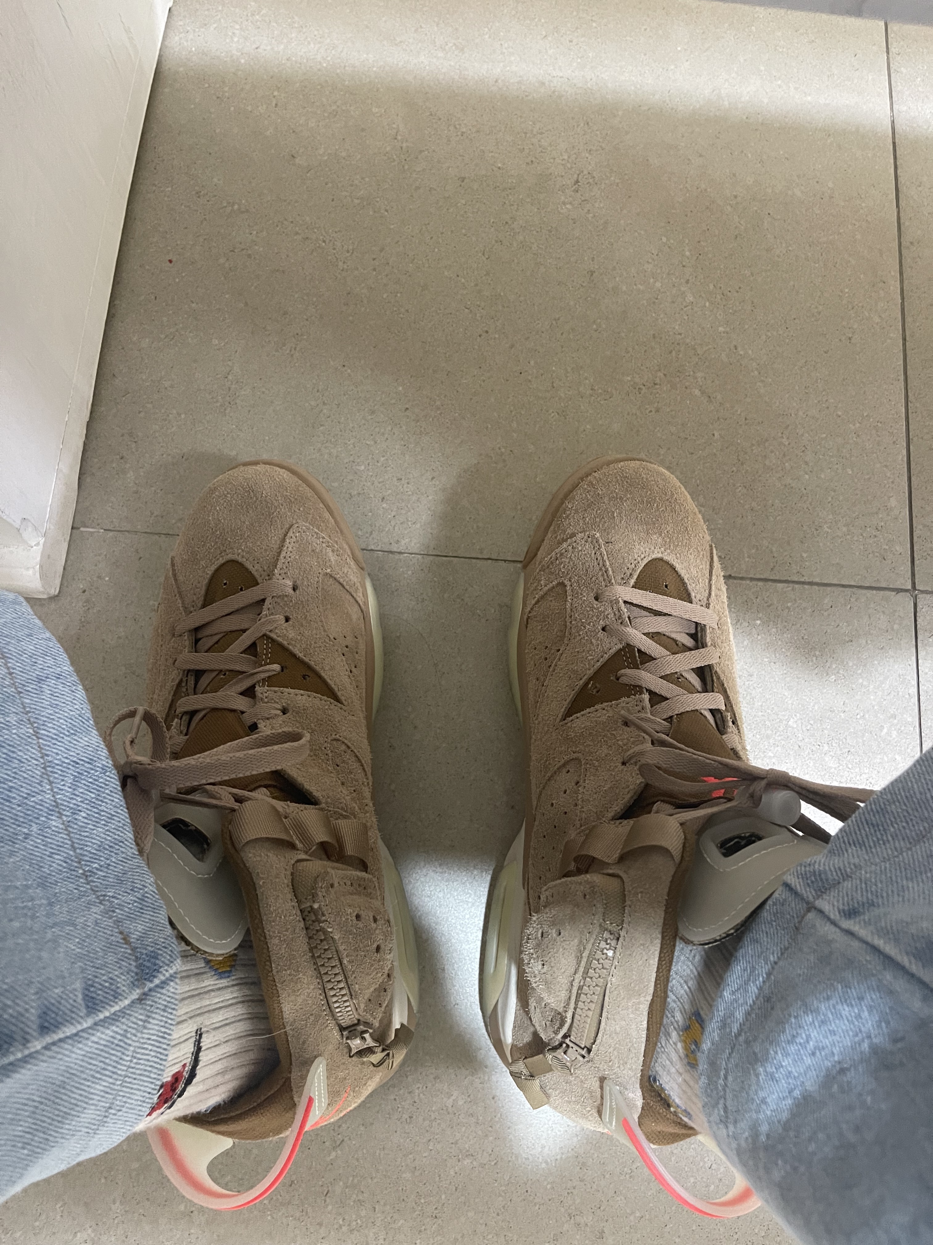 Jordan 6 x Travis Scott Retro SP British Khaki 착용 스타일