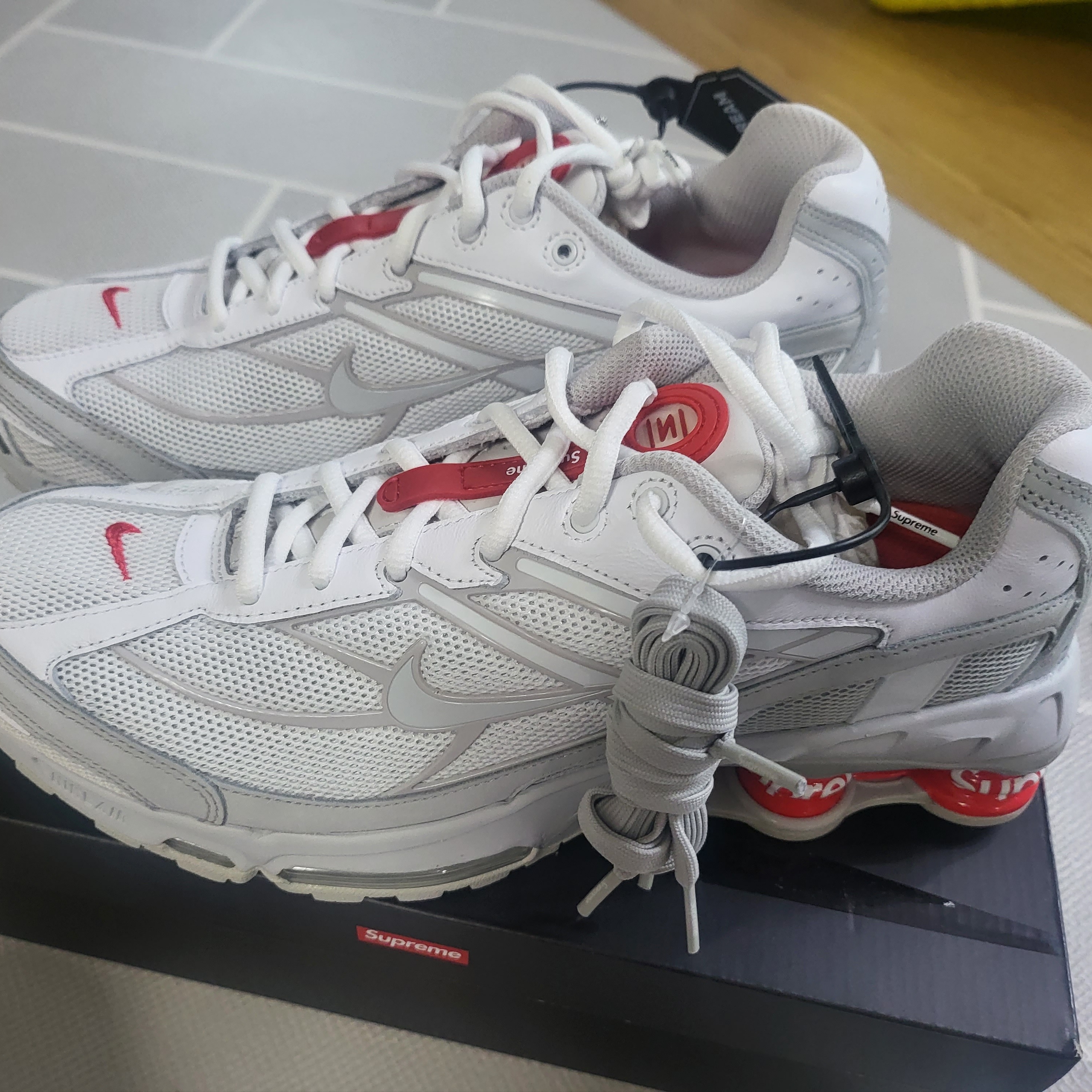 Nike x Supreme Shox Ride 2 SP White 착용 스타일 - 2